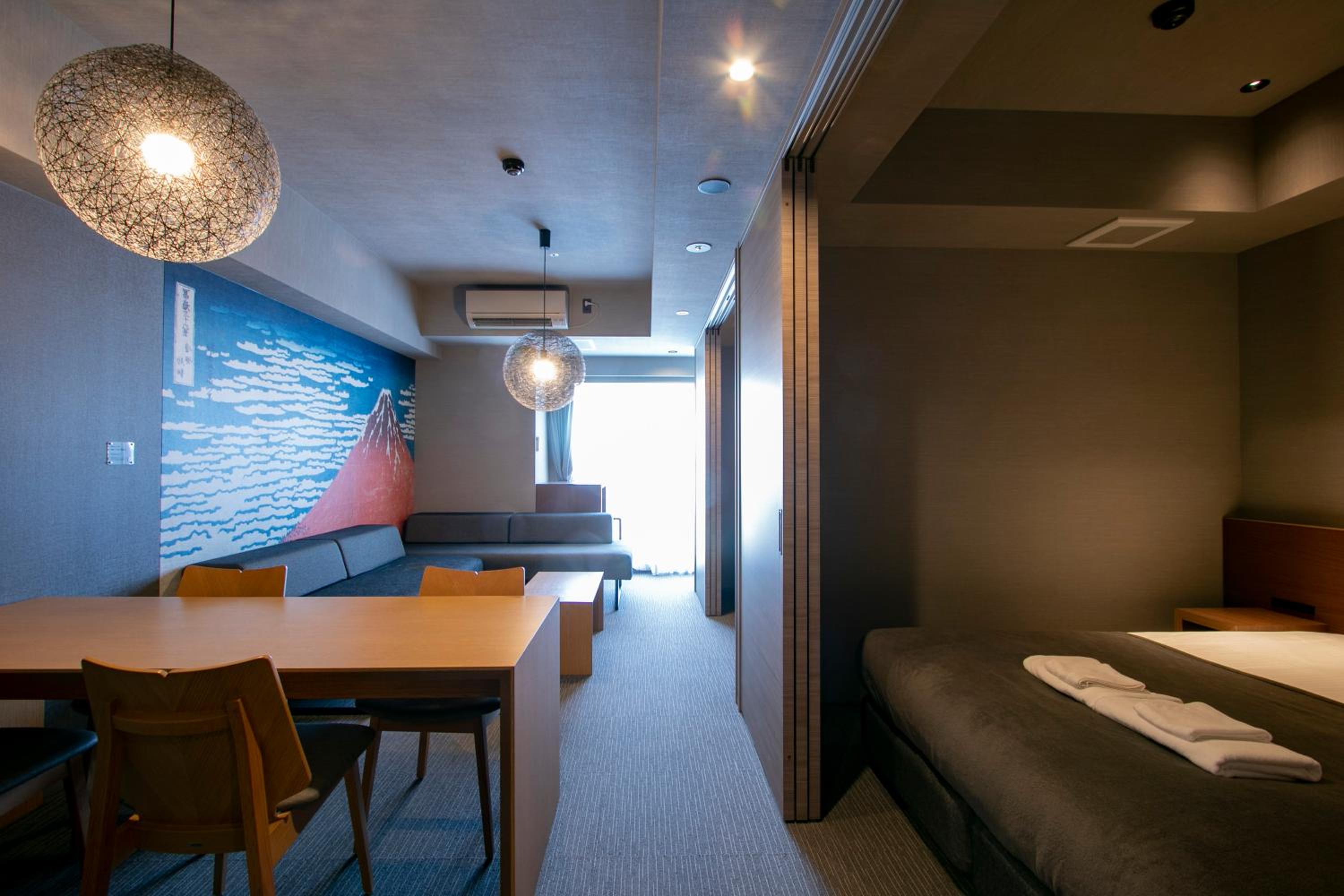 Deluxe 2 Bedroom Suite thumbnail 6