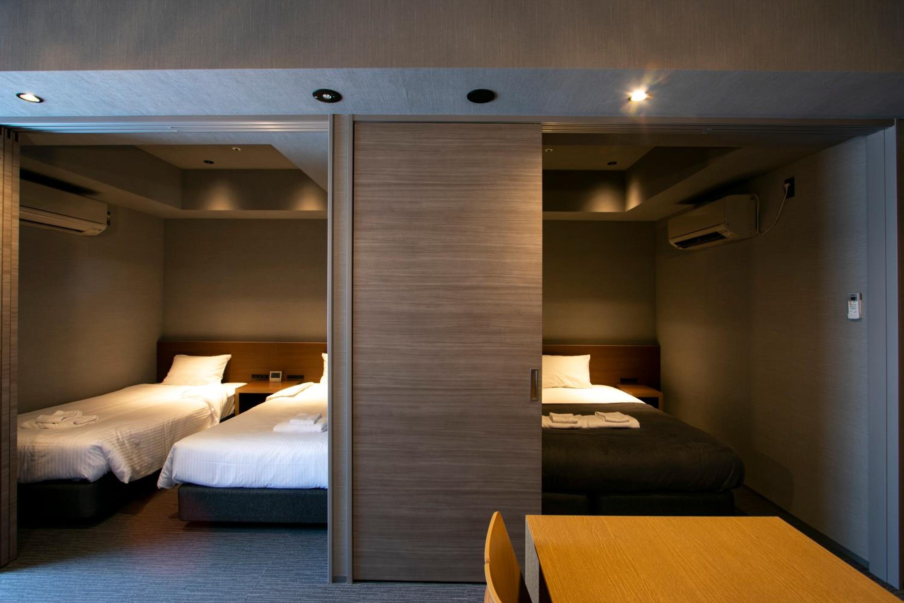 Deluxe 2 Bedroom Suite thumbnail 5