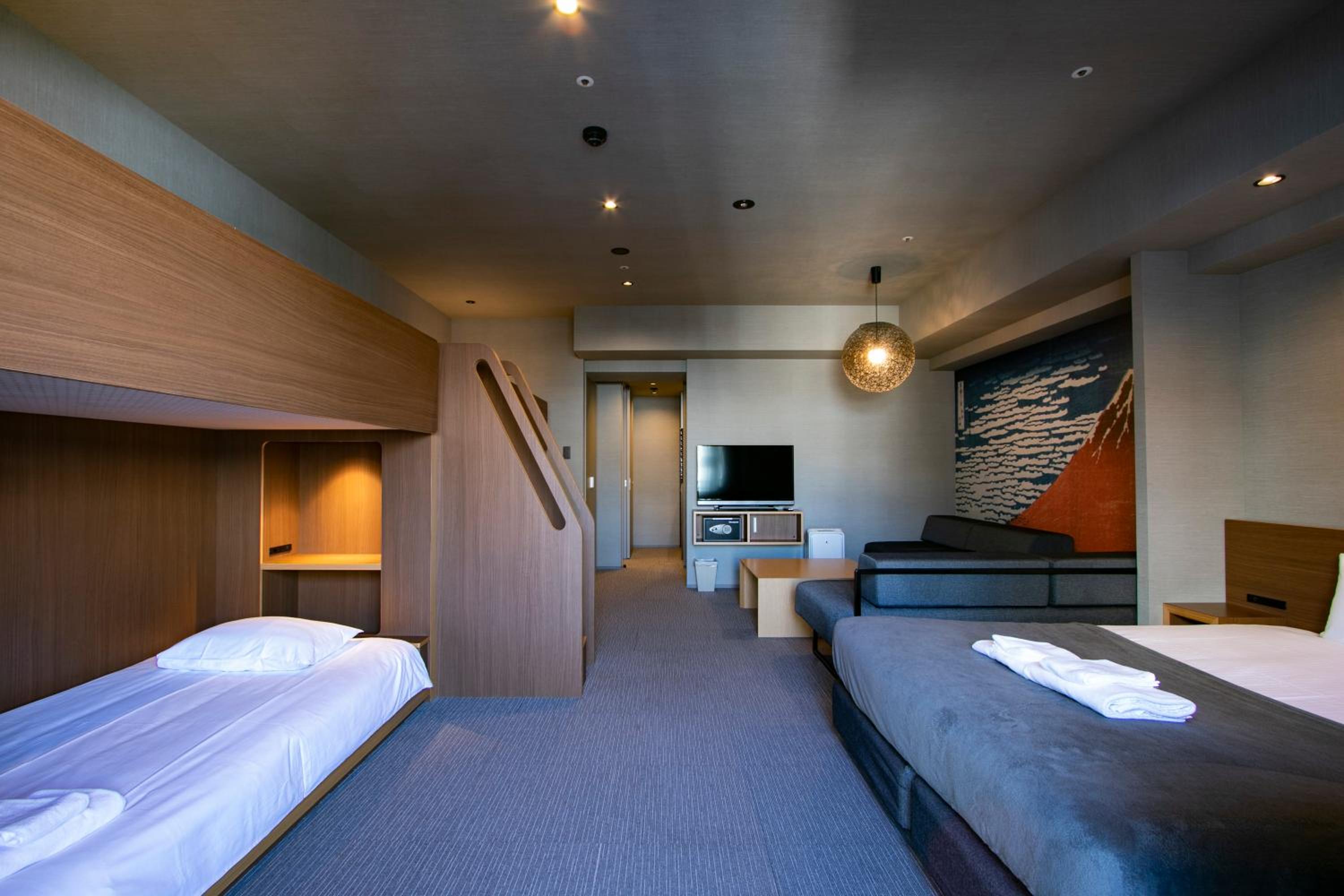 Deluxe Family Loft Bed & Queen Room