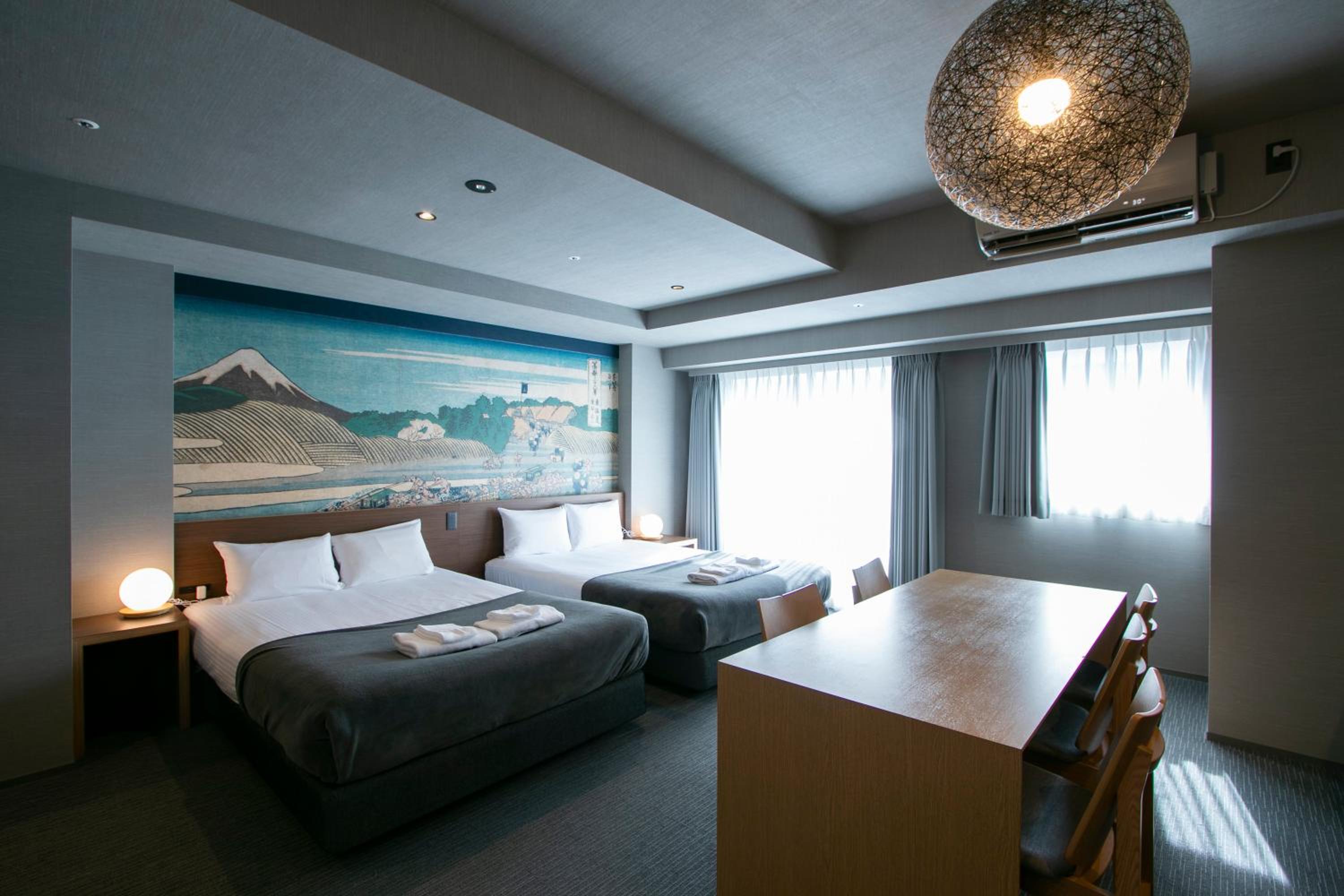 Superior Universal Twin Room thumbnail 6