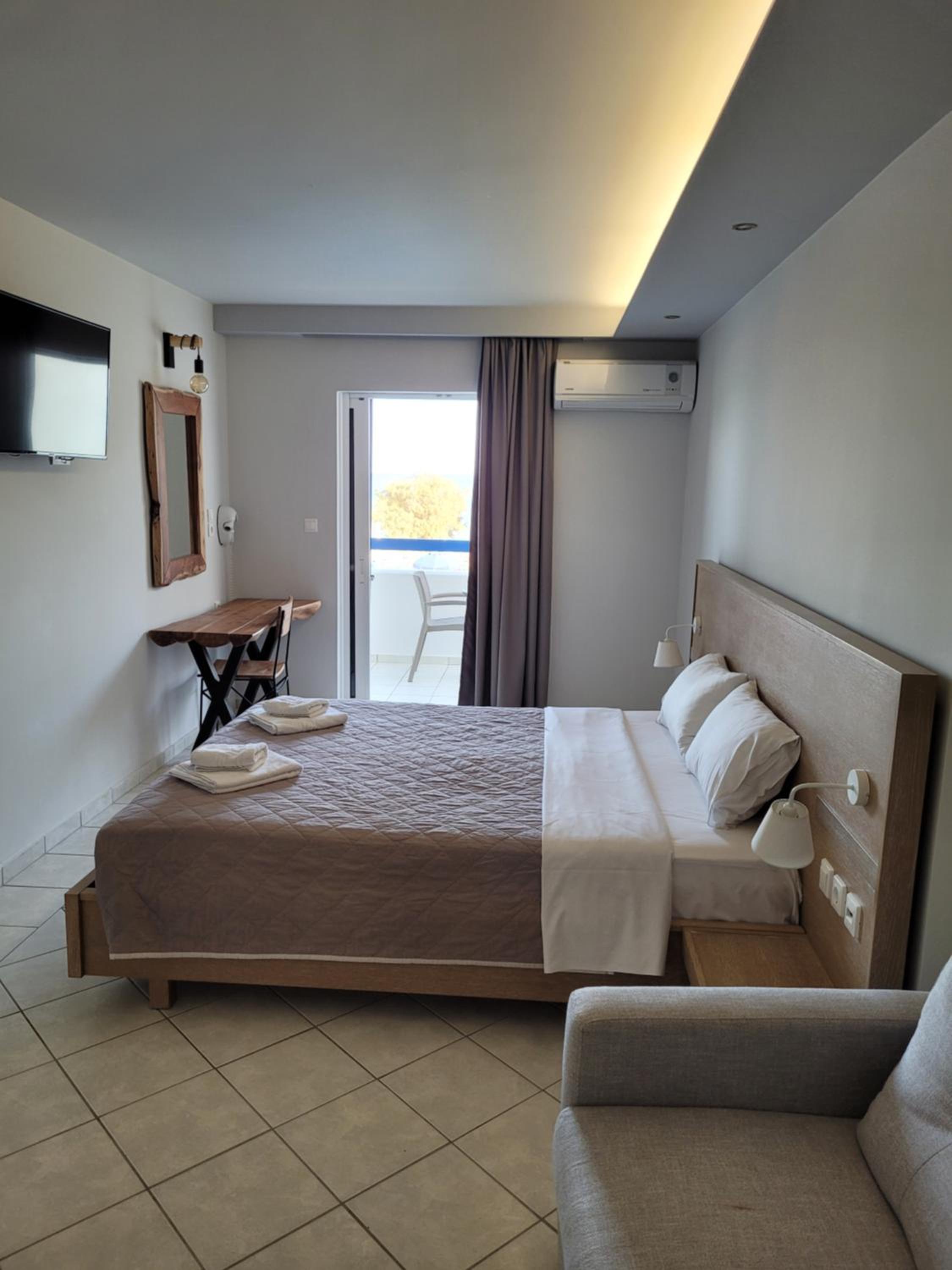 Classic Triple Room - Photo 26