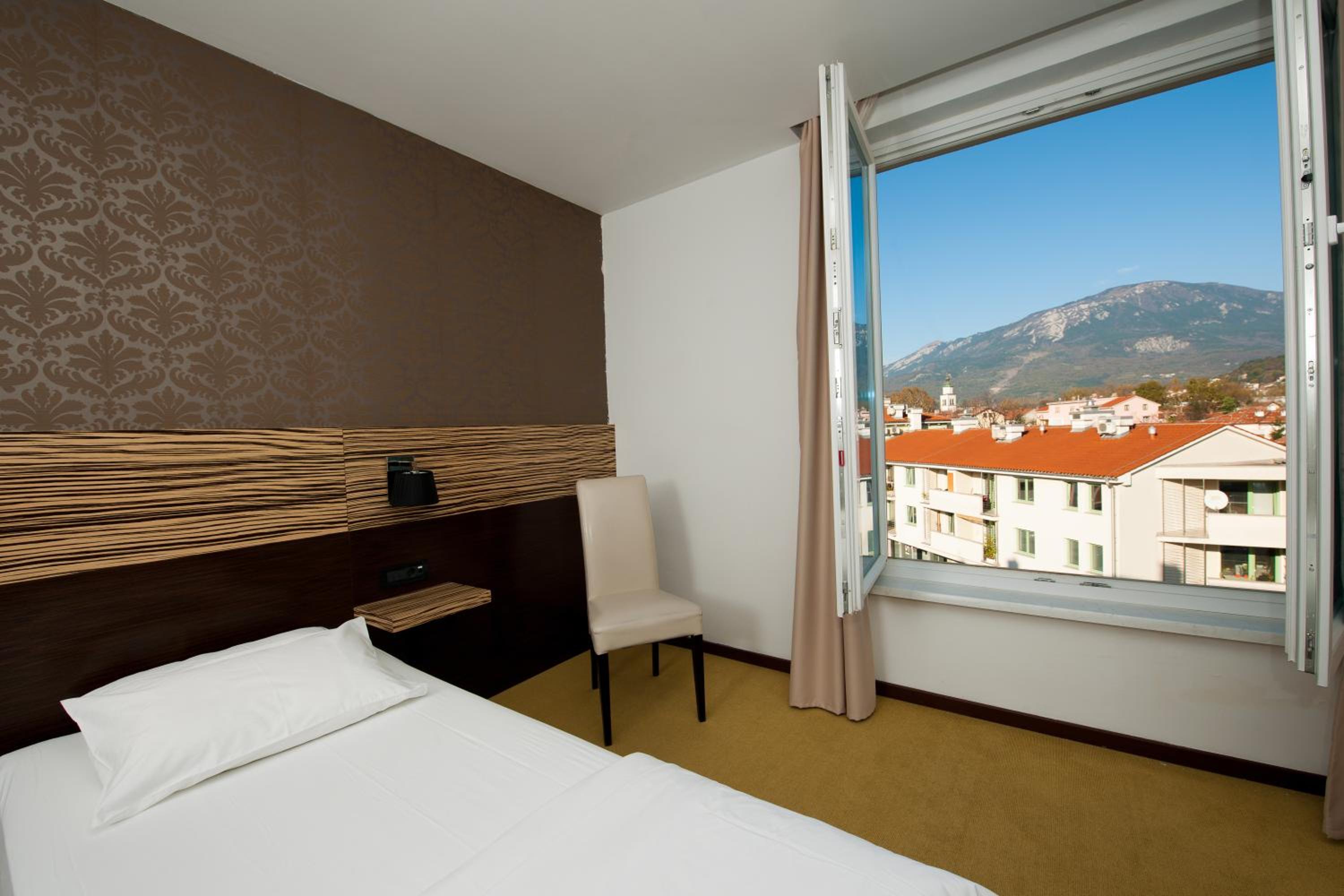 Double Room - Photo 6