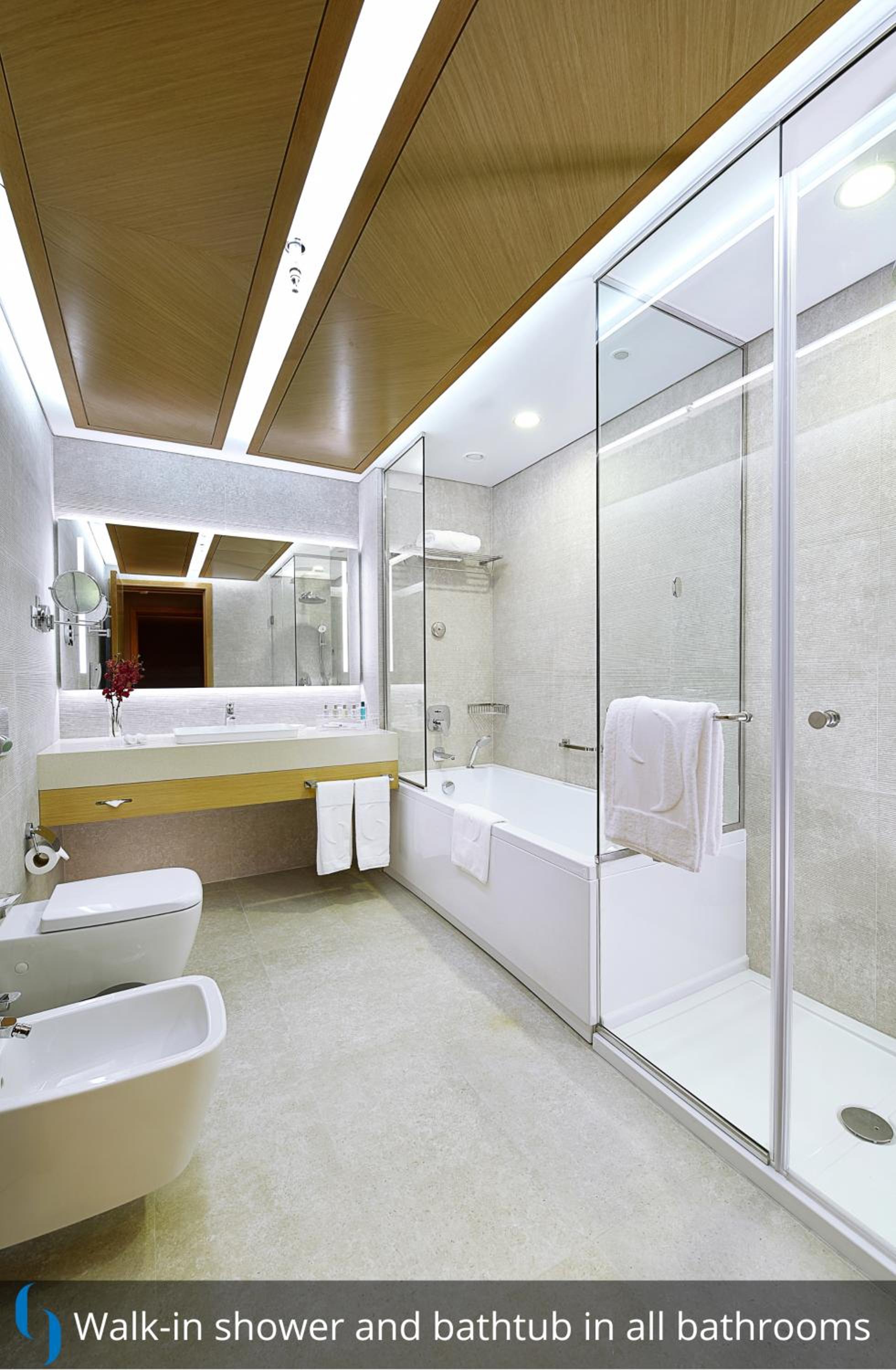 Executive Suite - Complimentary Luxury Transfers to Jumeirah Beach and Mall of Emirates photo 2