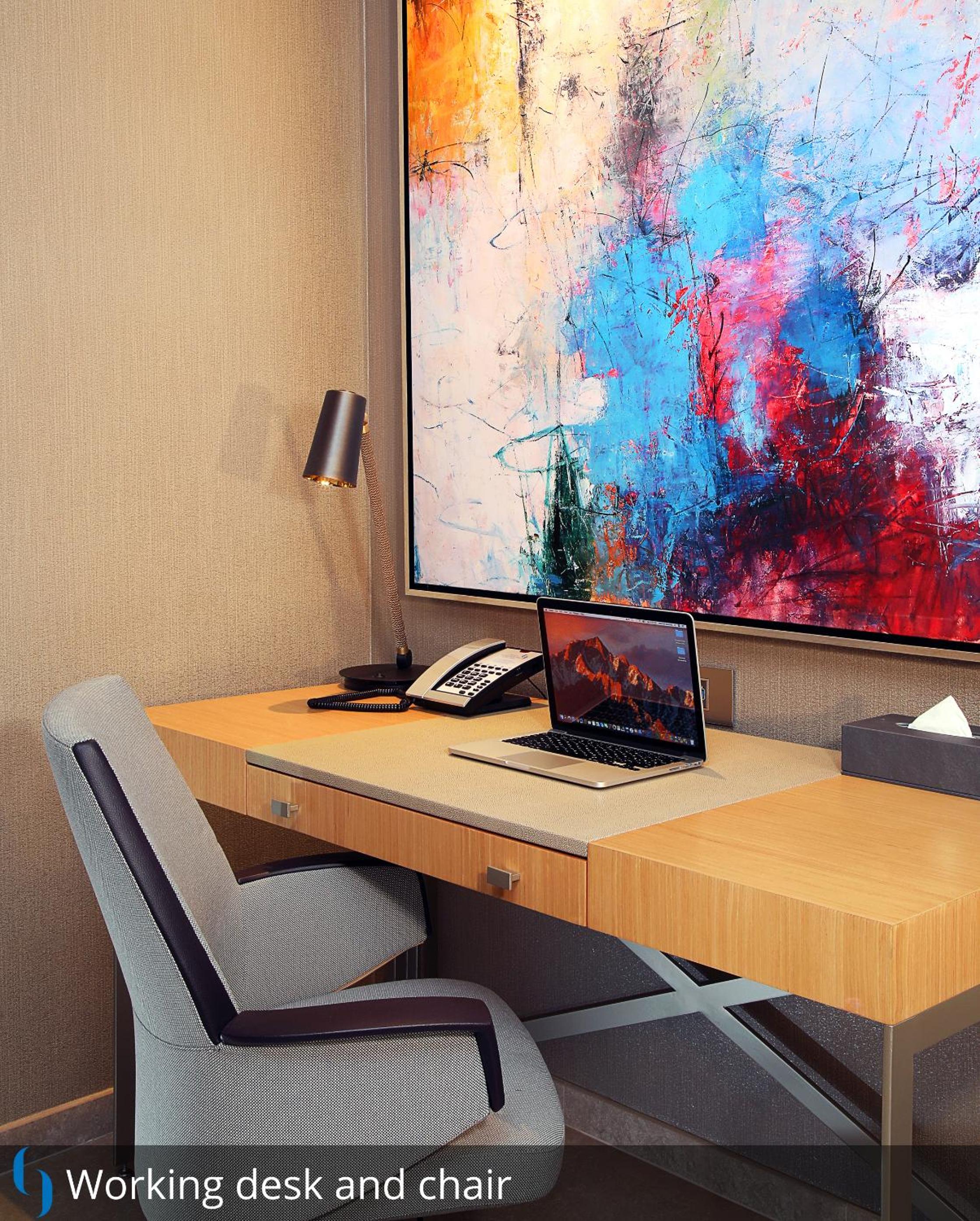 Executive Suite - Complimentary Luxury Transfers to Jumeirah Beach and Mall of Emirates photo 3