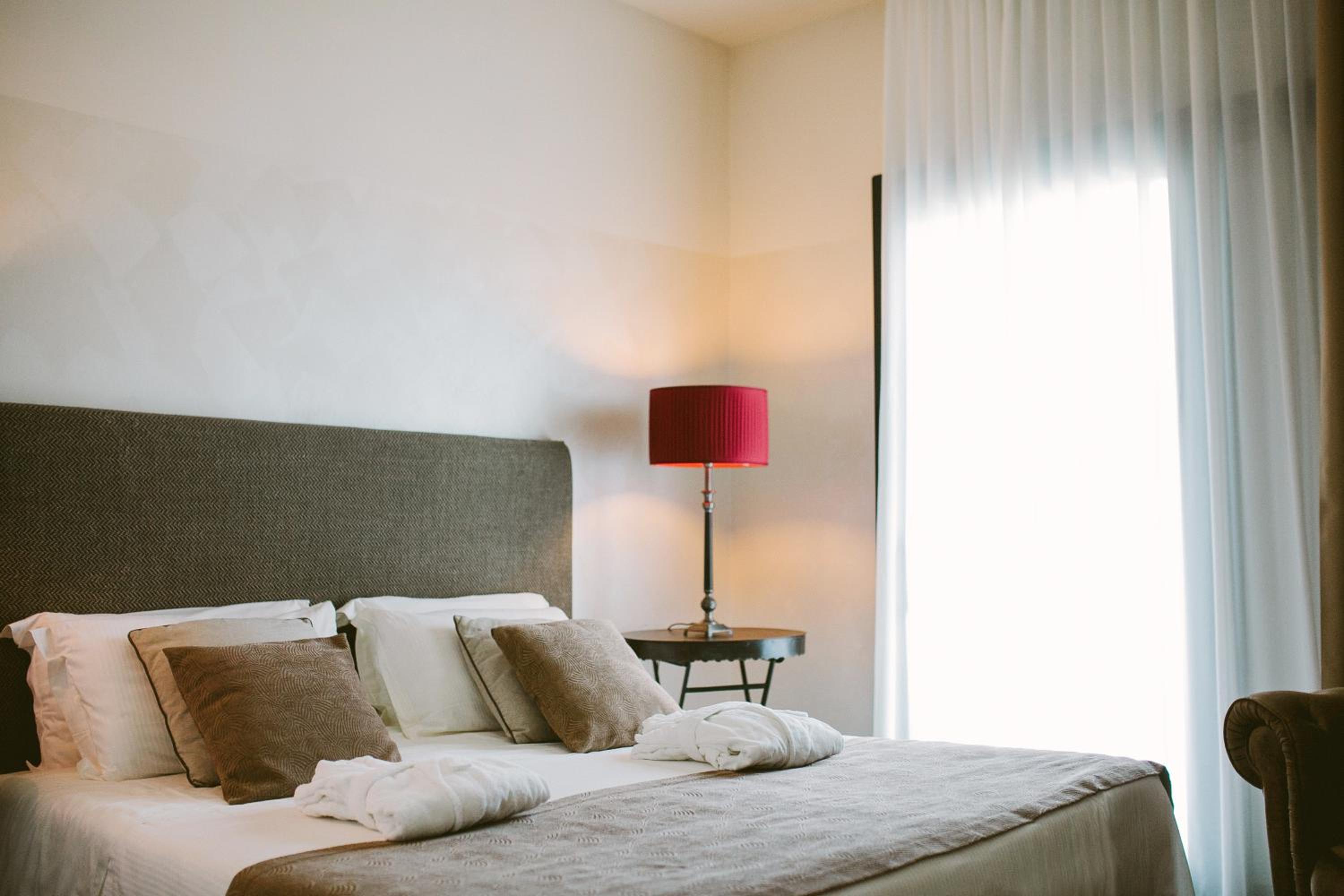 Deluxe Double Room with Balcony  photo 2