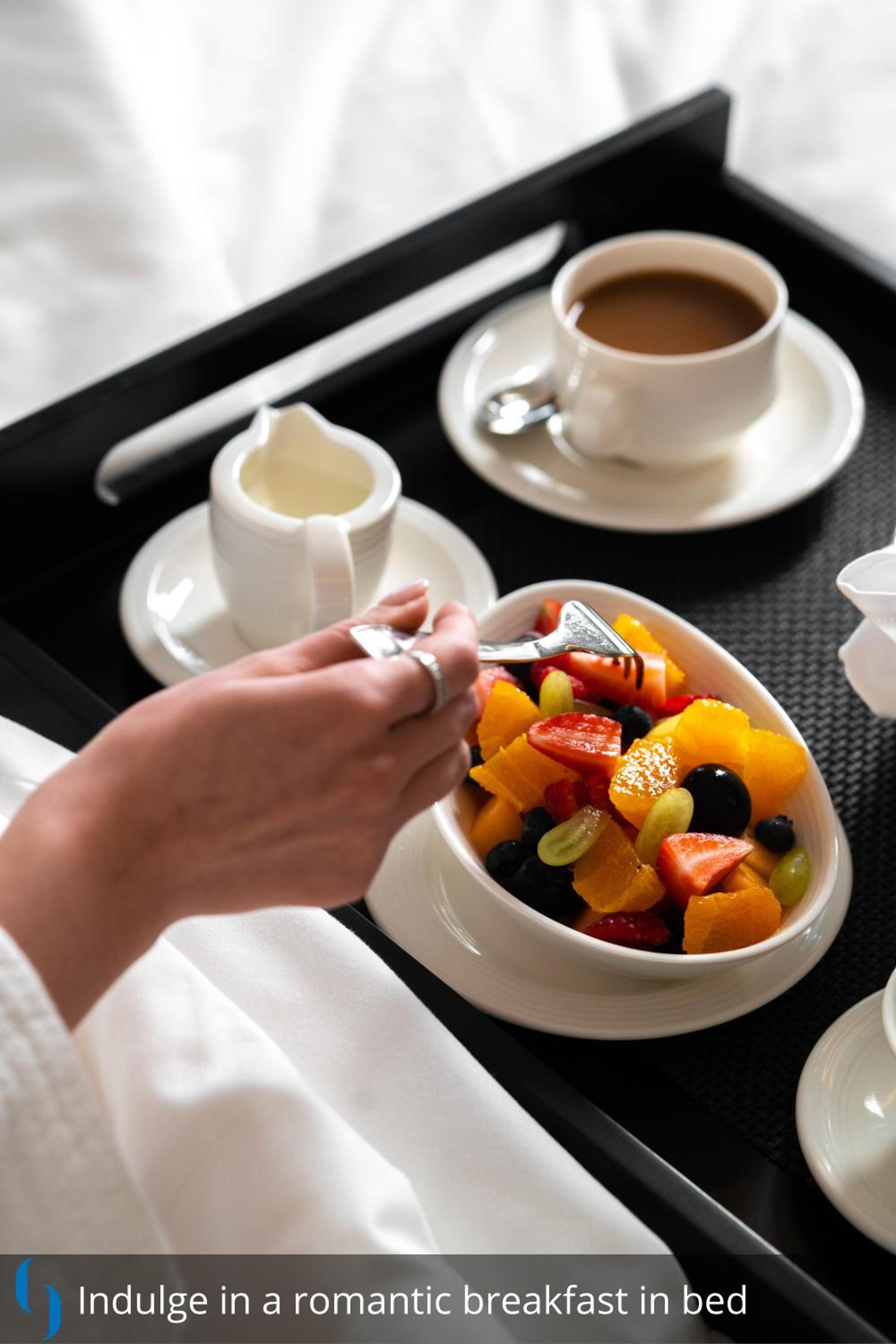 Executive Suite - Complimentary Luxury Transfers to Jumeirah Beach and Mall of Emirates — photo 2