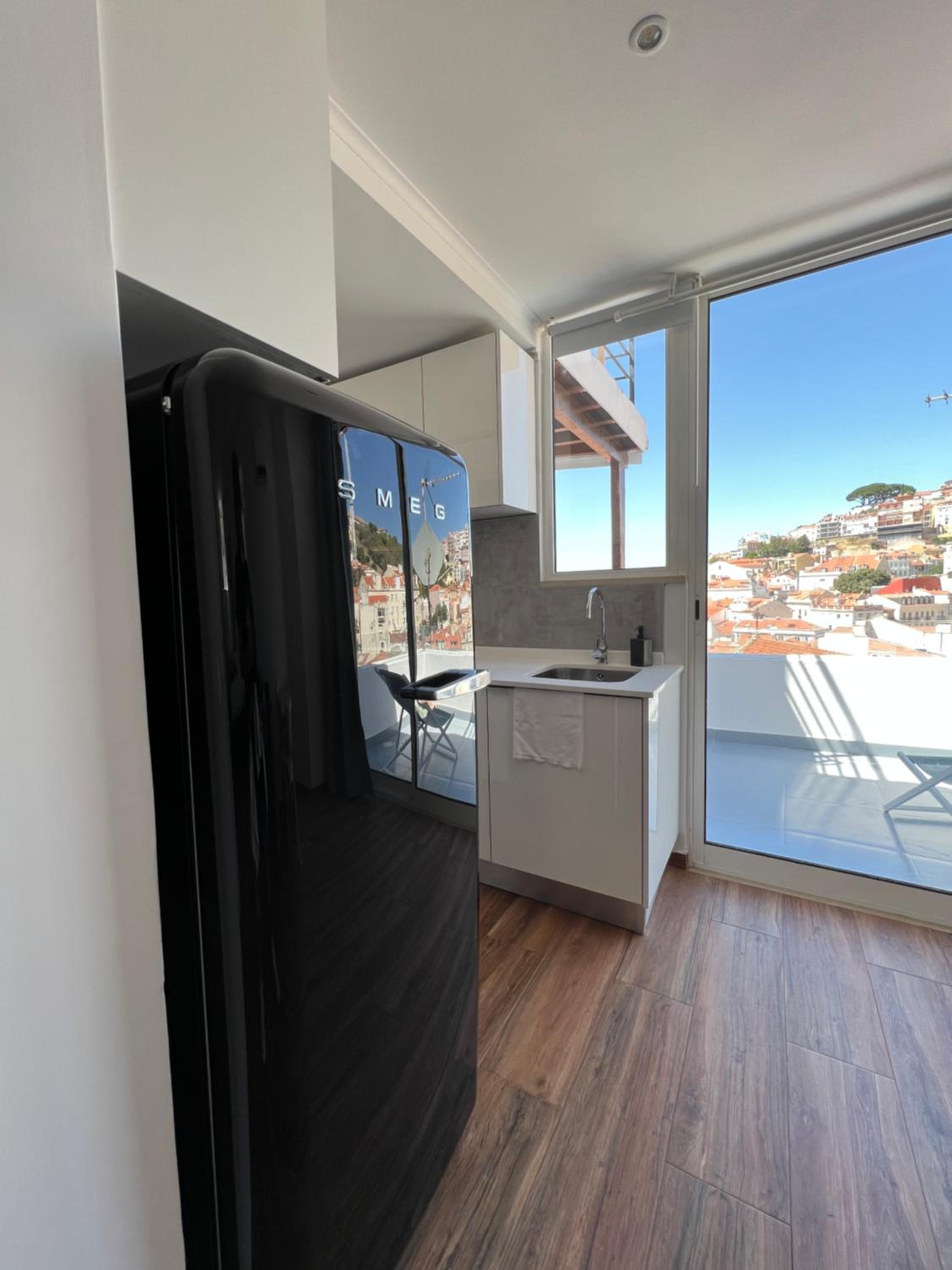 Apartment with Balcony - Photo 8