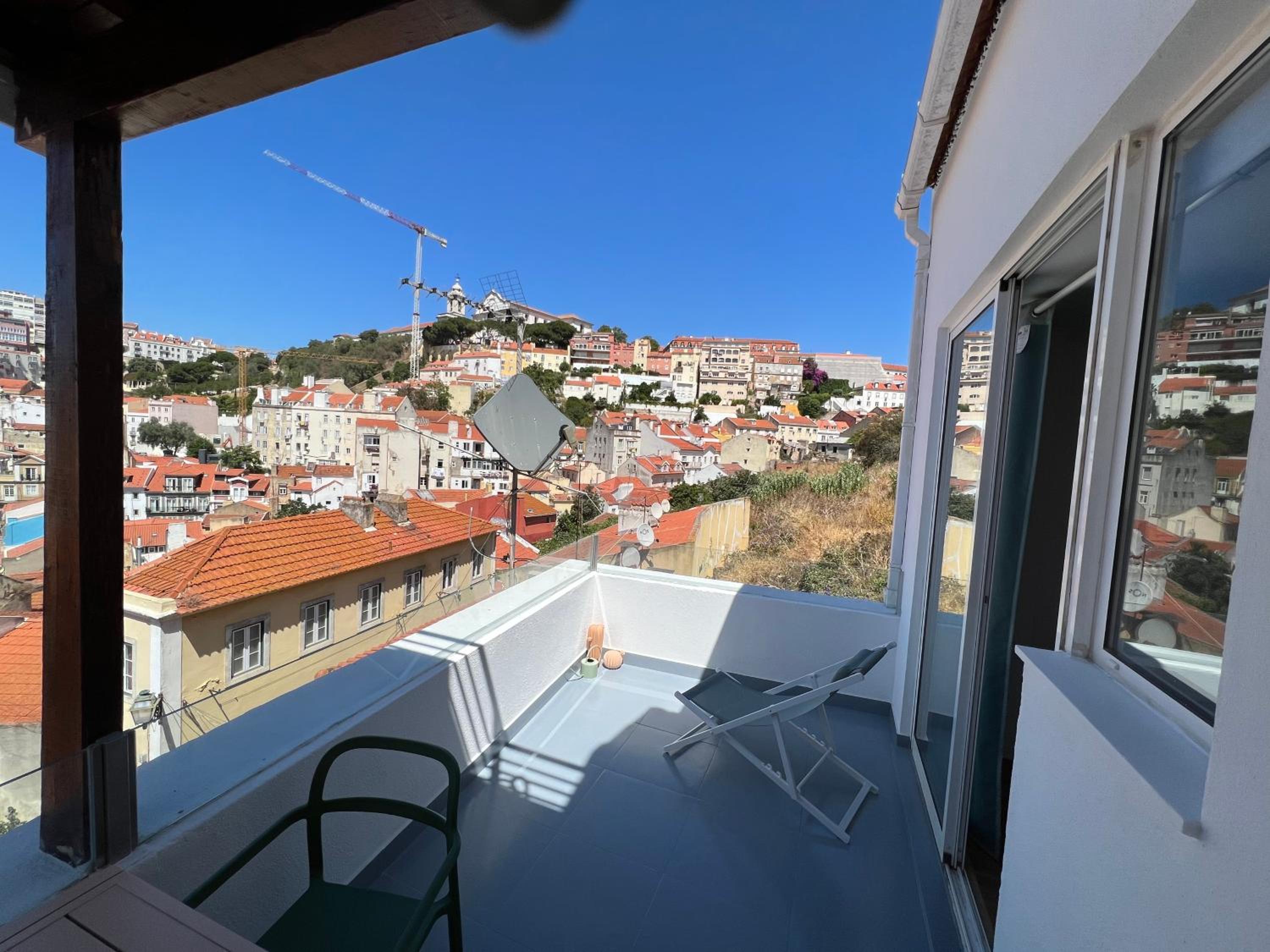 Apartment with Balcony - Photo 2