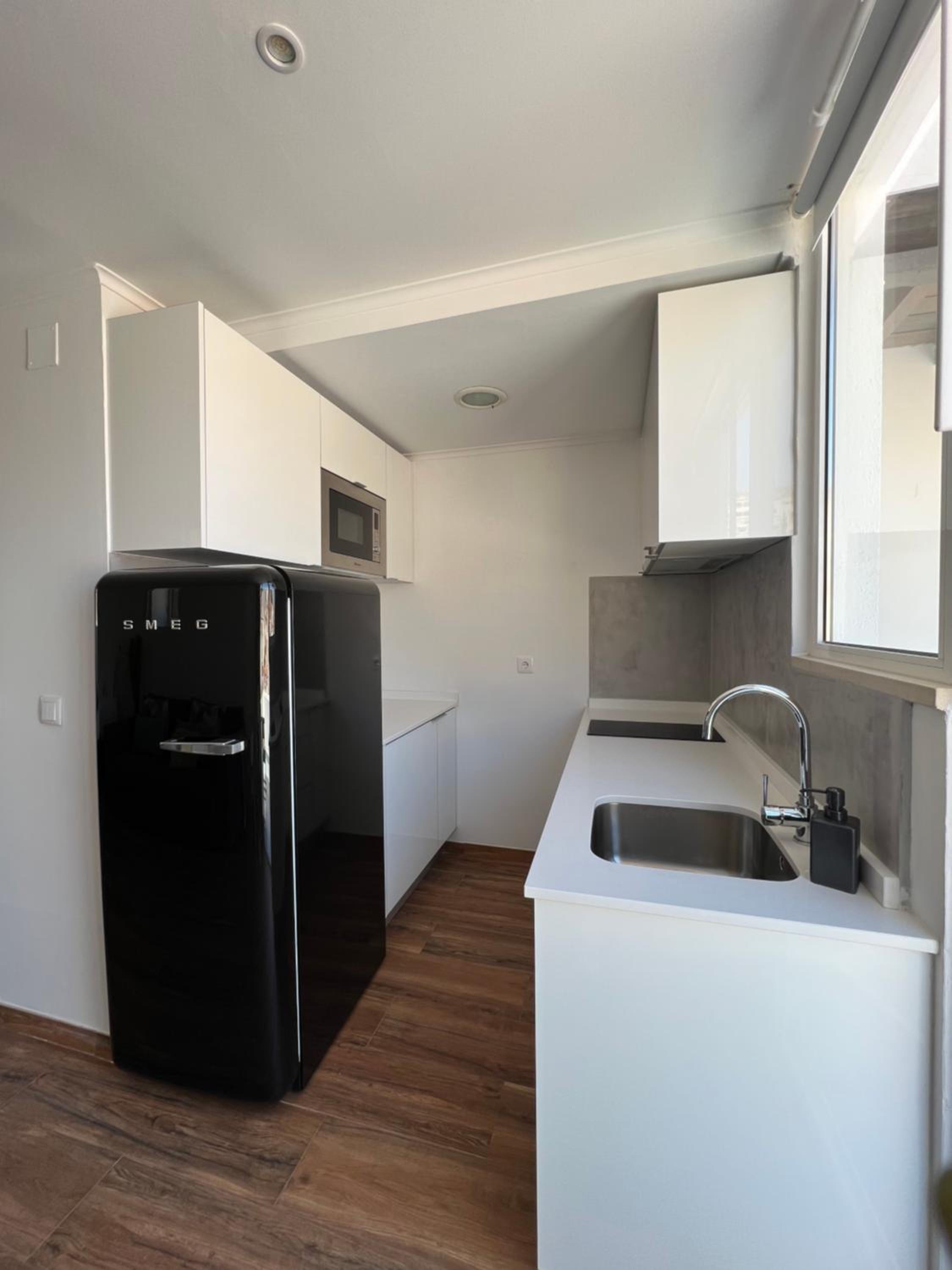 Apartment with Balcony - Photo 10