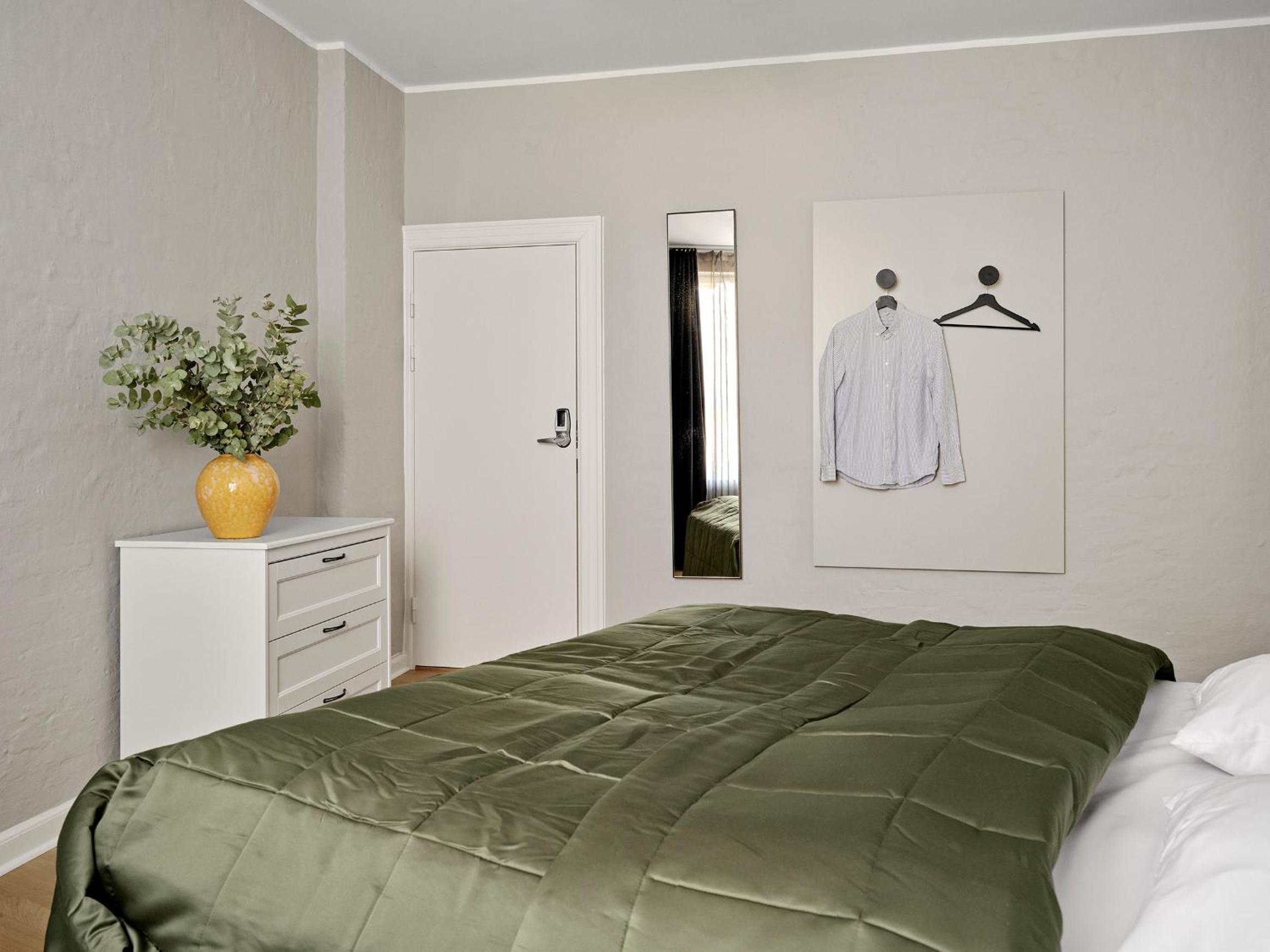 Two-Bedroom Apartment with Elevator thumbnail 6