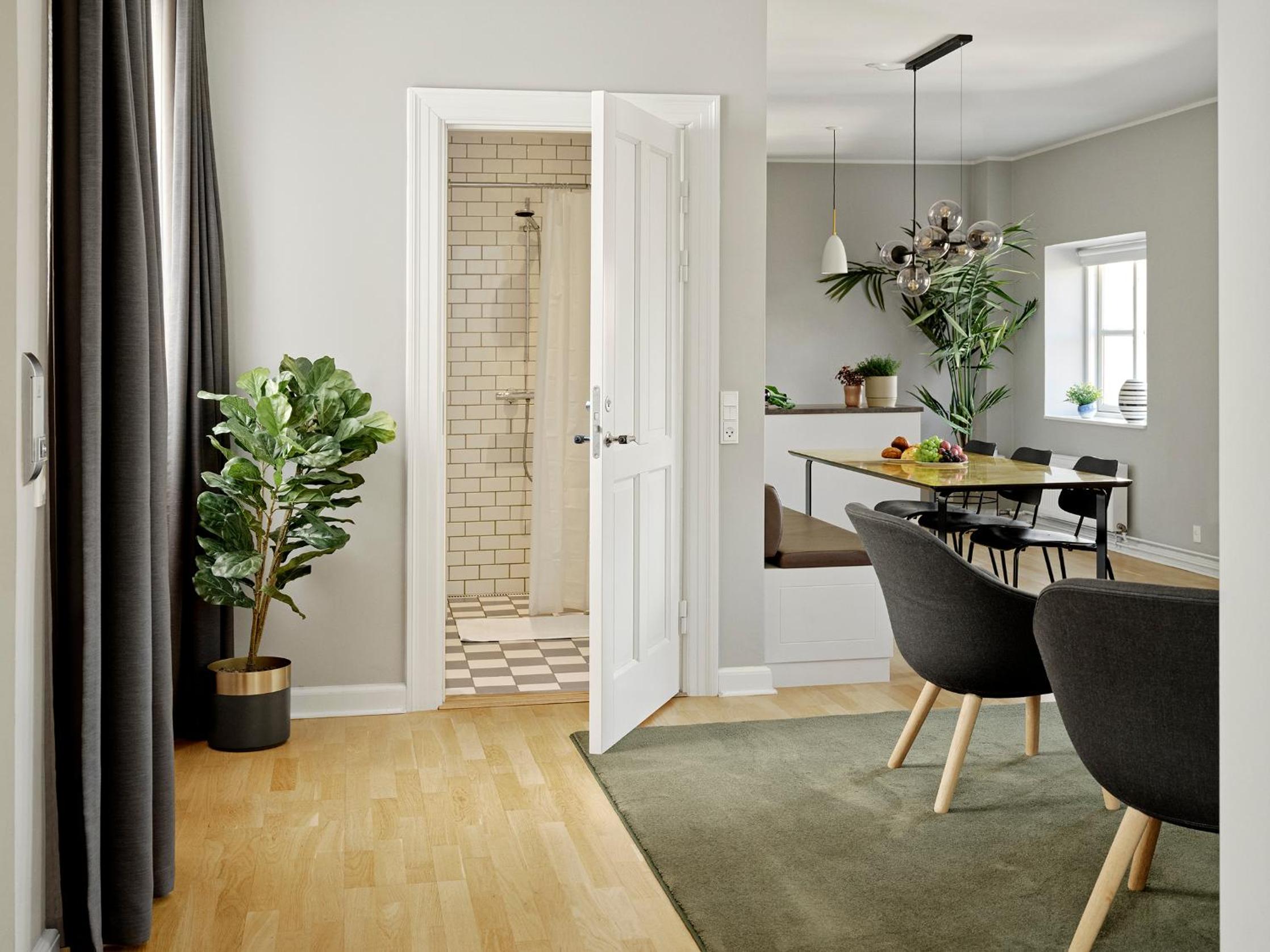 Two-Bedroom Apartment with Elevator - Photo 12