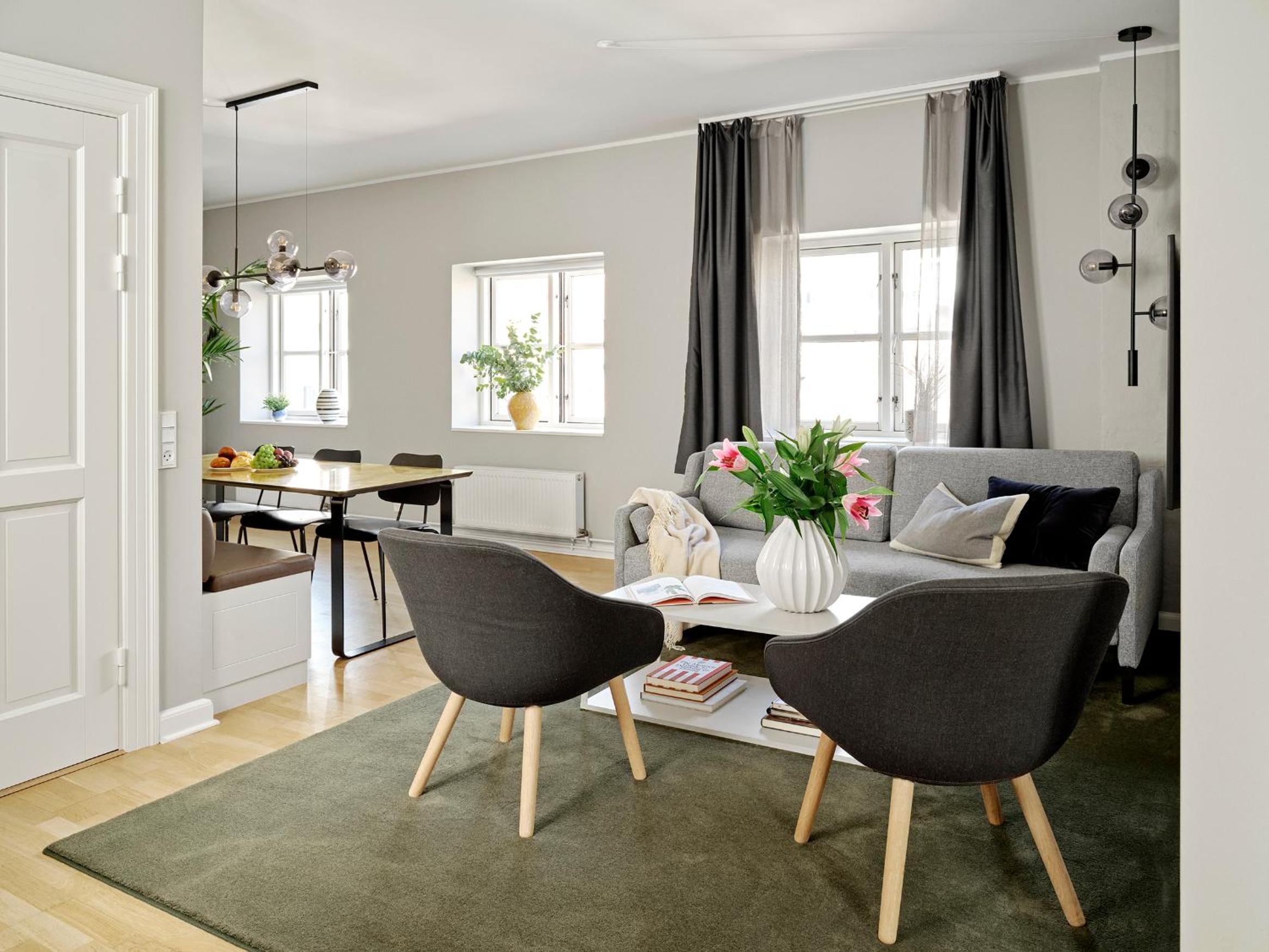 Two-Bedroom Apartment with Elevator - Photo 8