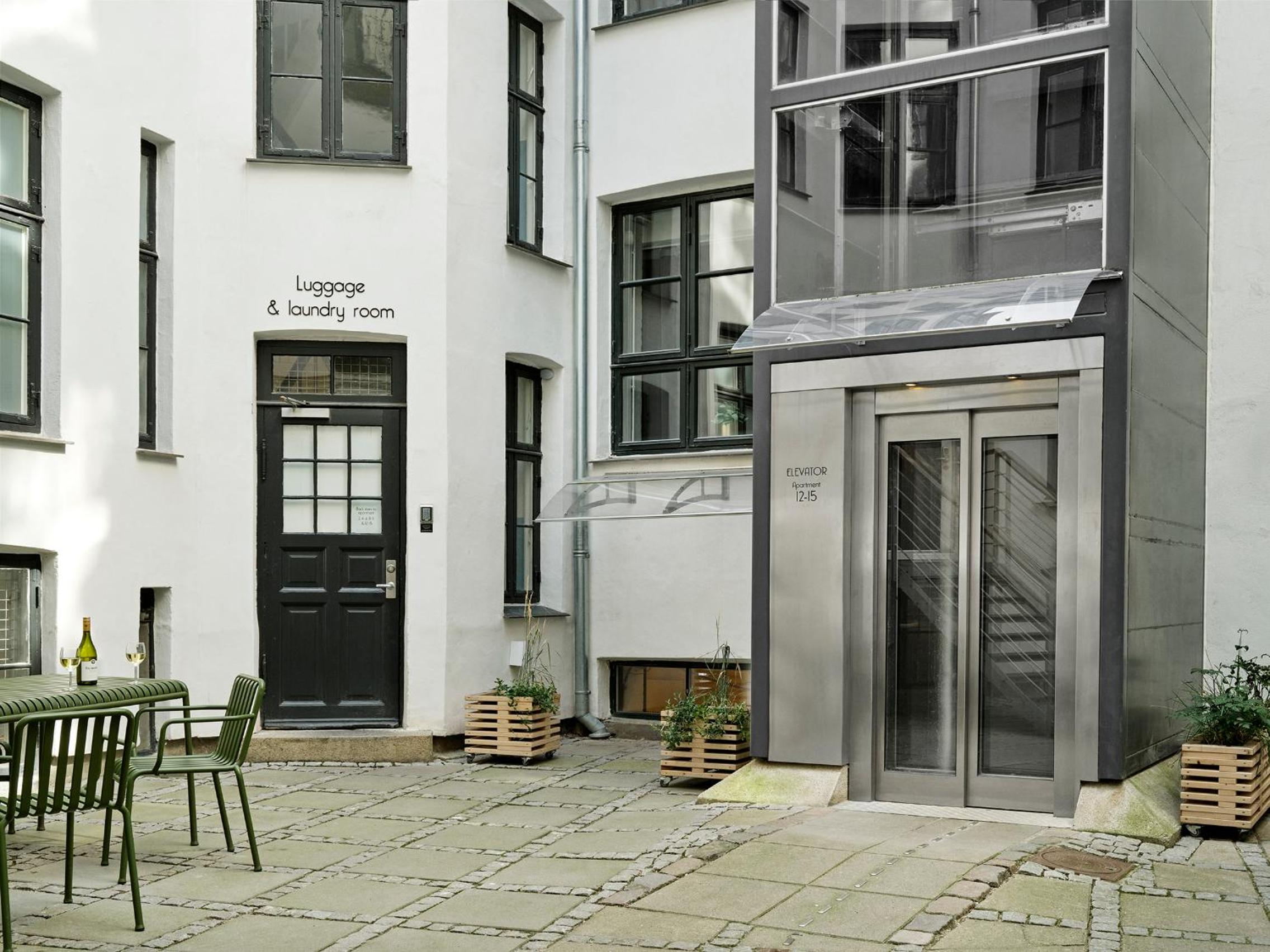 Two-Bedroom Apartment with Elevator - Photo 15