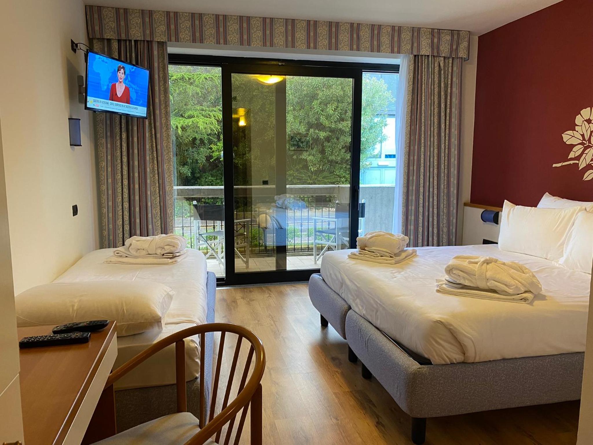 Deluxe Triple Room With Balcony And Partial Lake View