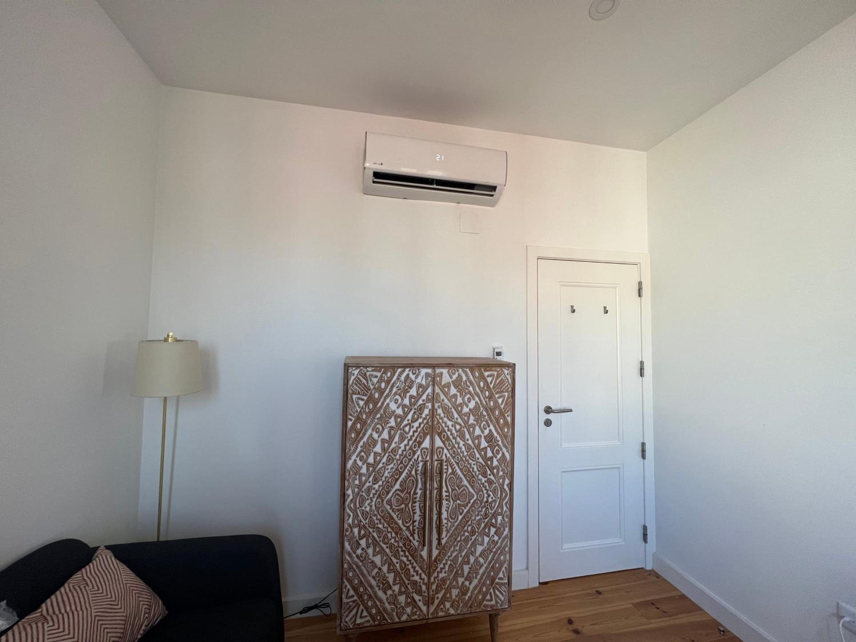 Apartment with Terrace - Photo 17