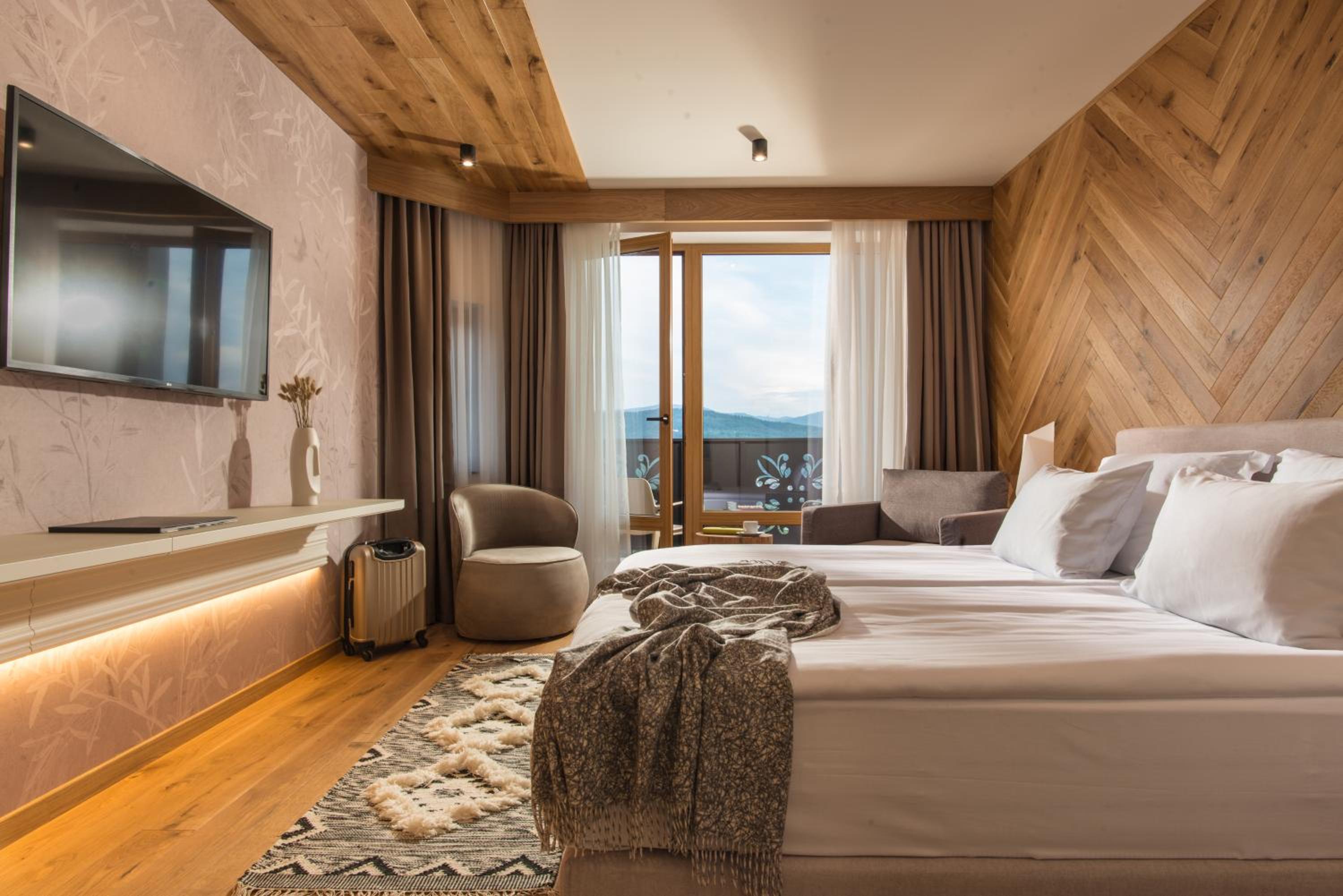 Deluxe Double or Twin Room