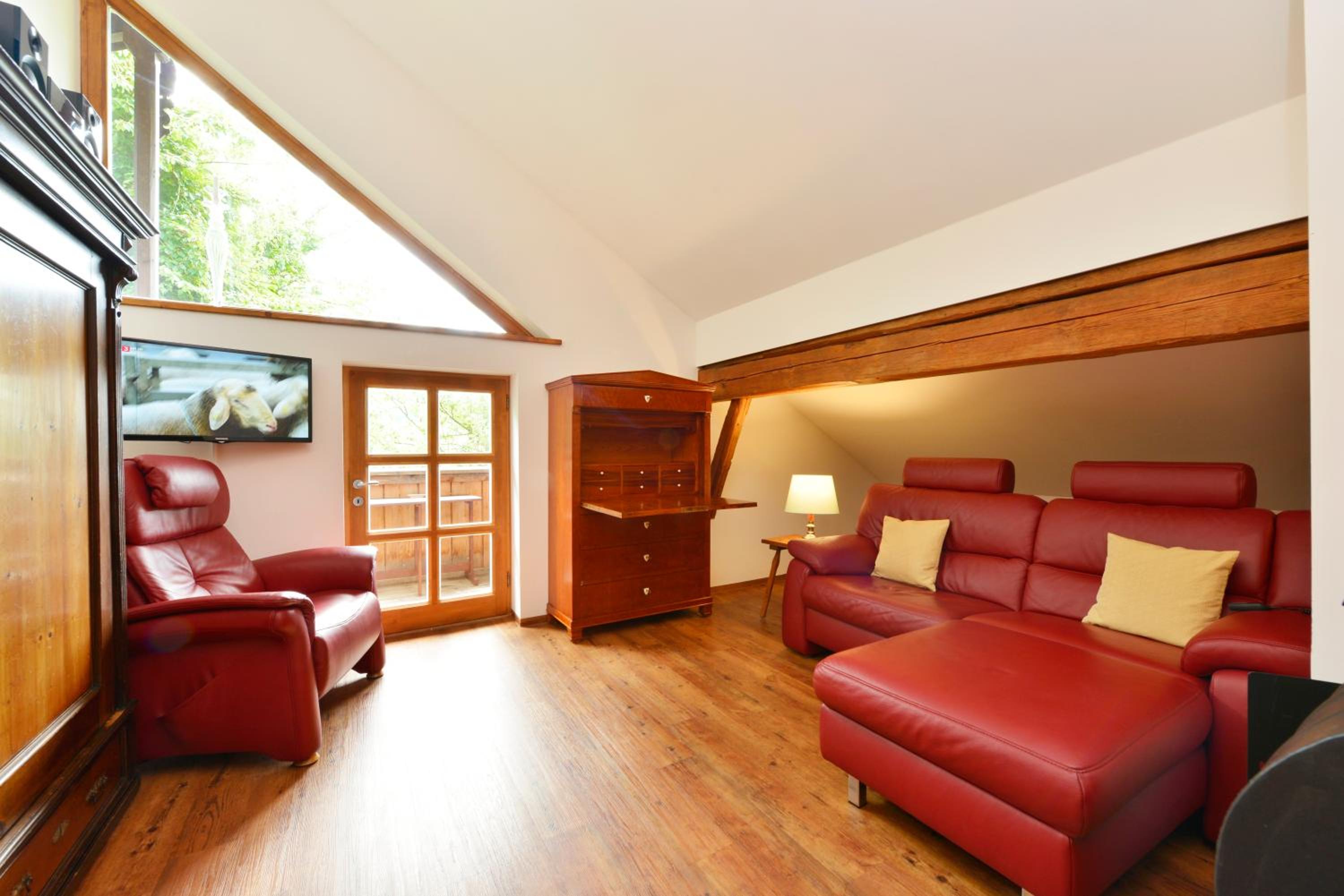 Deluxe Studio