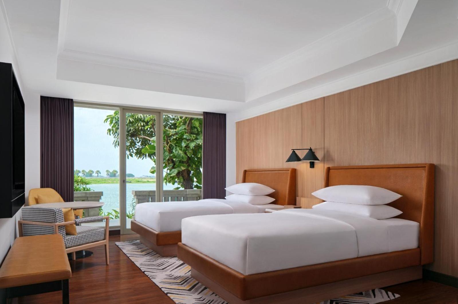 Deluxe Room with Two Double Beds and Runway View