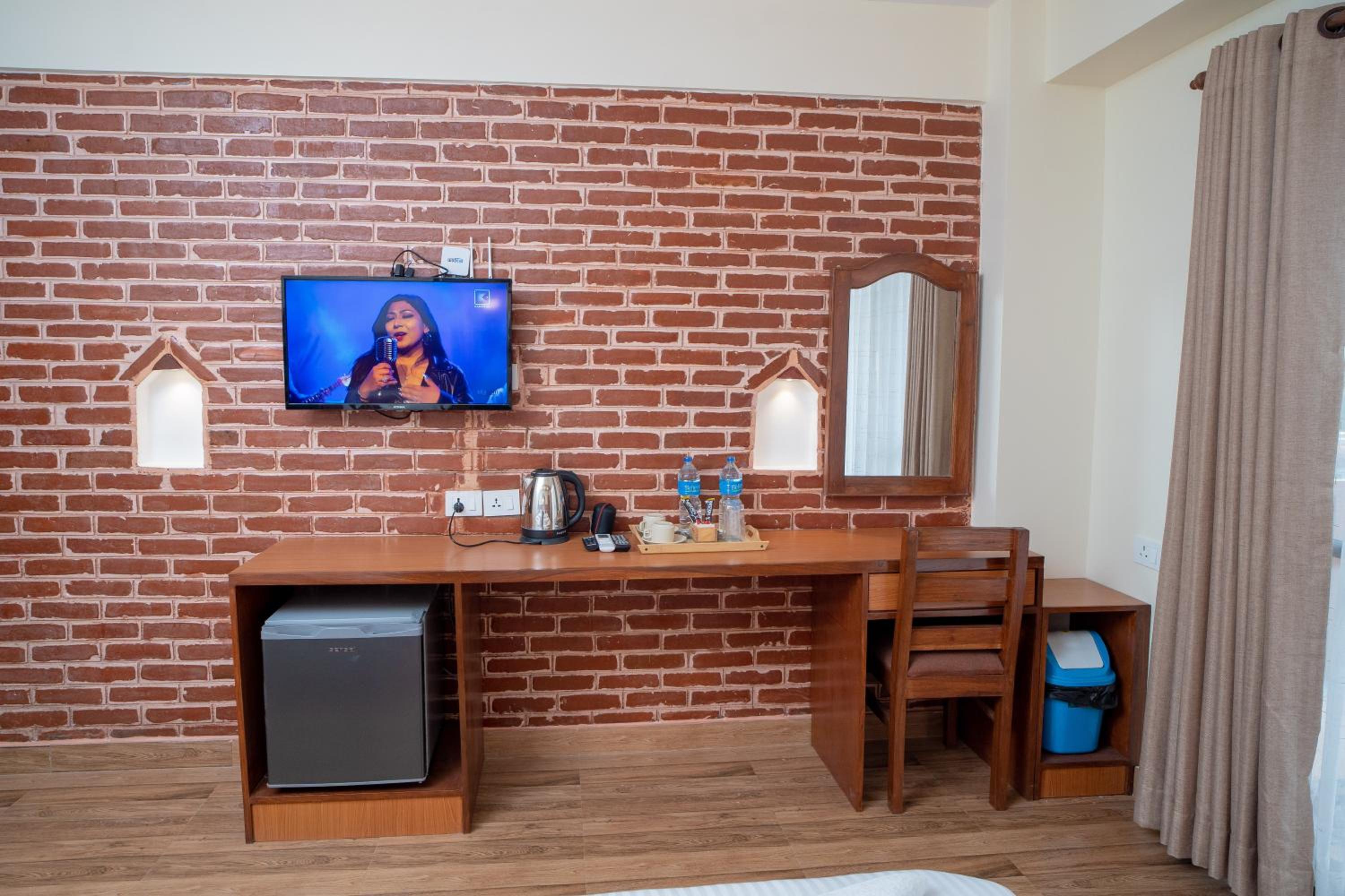 Deluxe Double or Twin Room with Balcony - Photo 3
