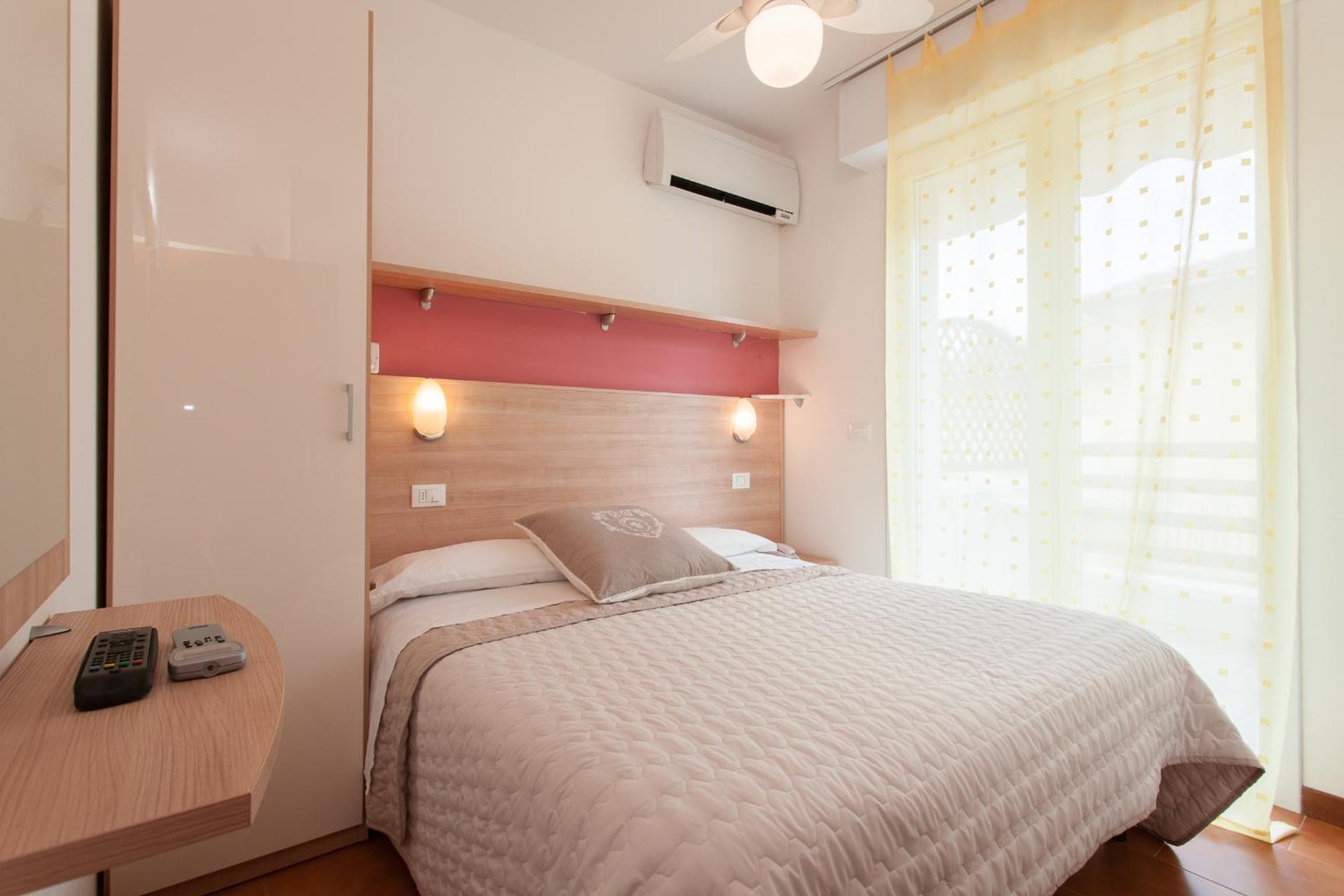 Small Double Room photo 1