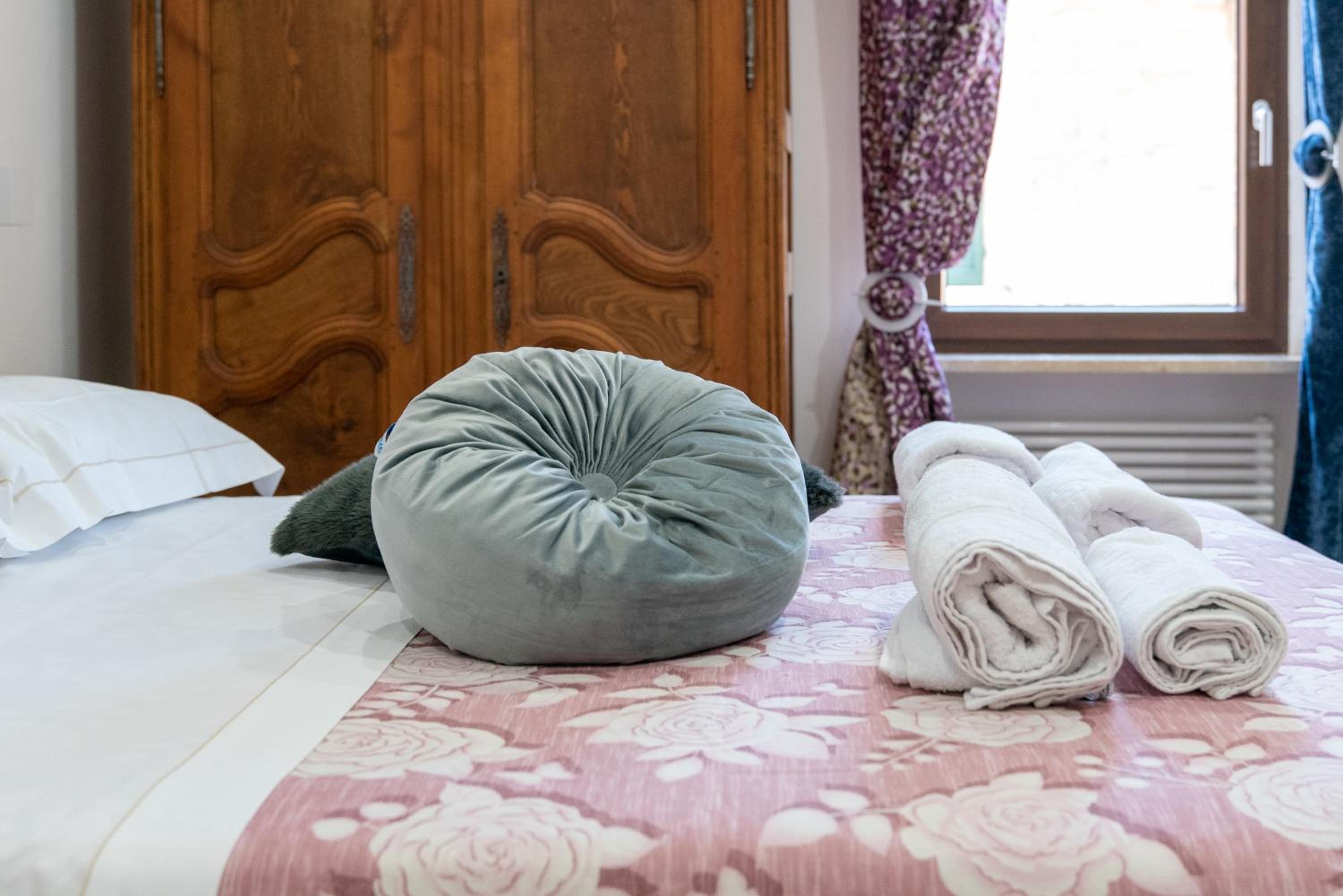 Large Double Room photo 2