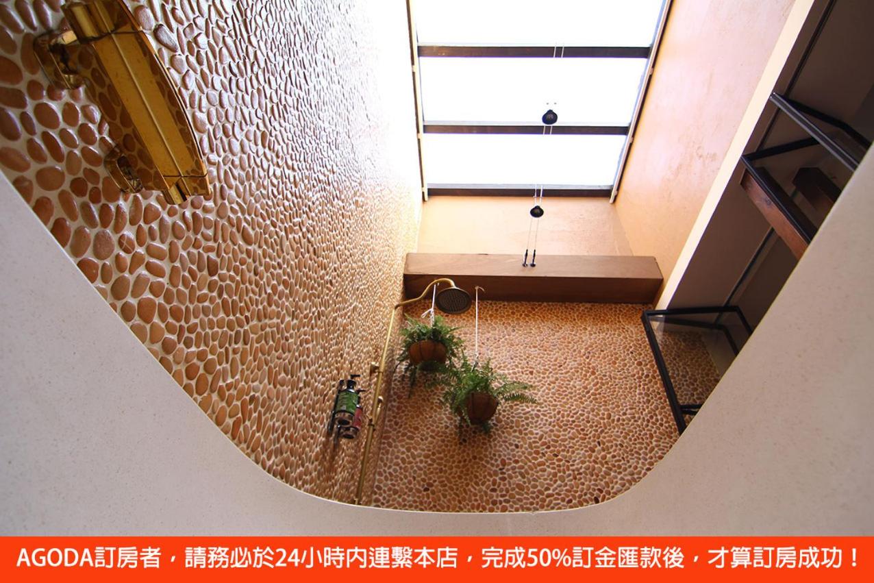 Queen Room with Balcony photo 2