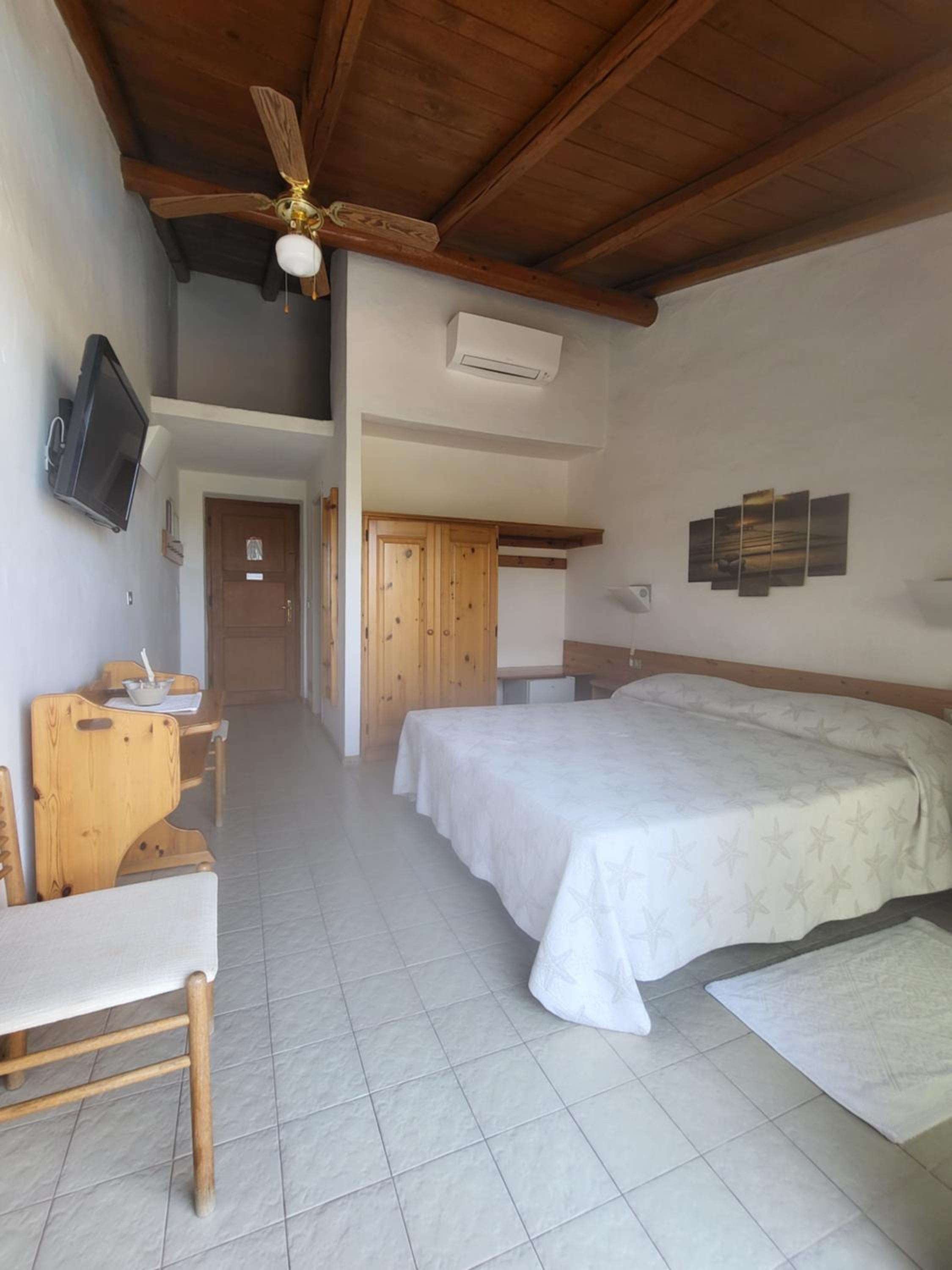 Double Room with Sea View - Photo 1