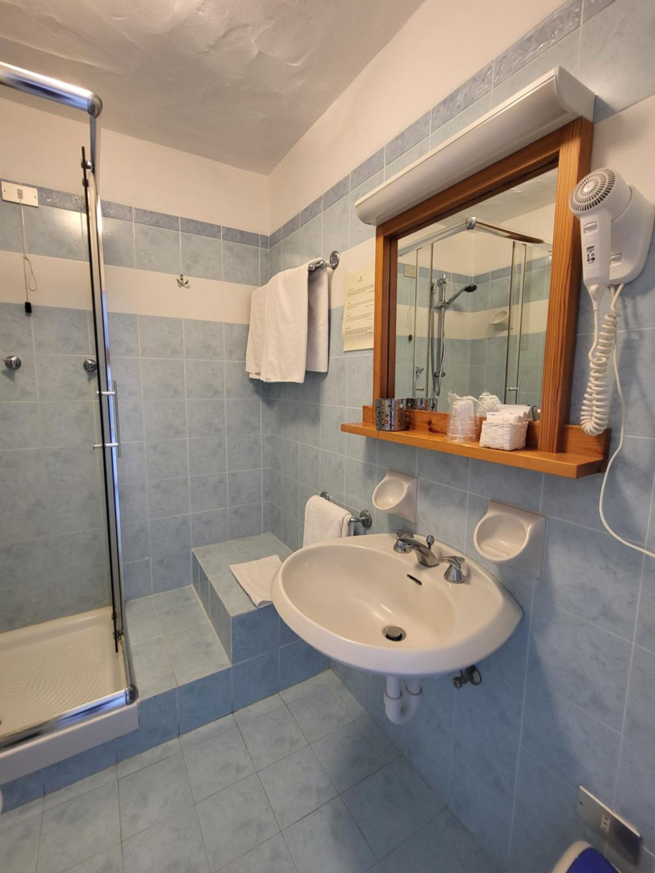 Double Room with Sea View - Photo 17