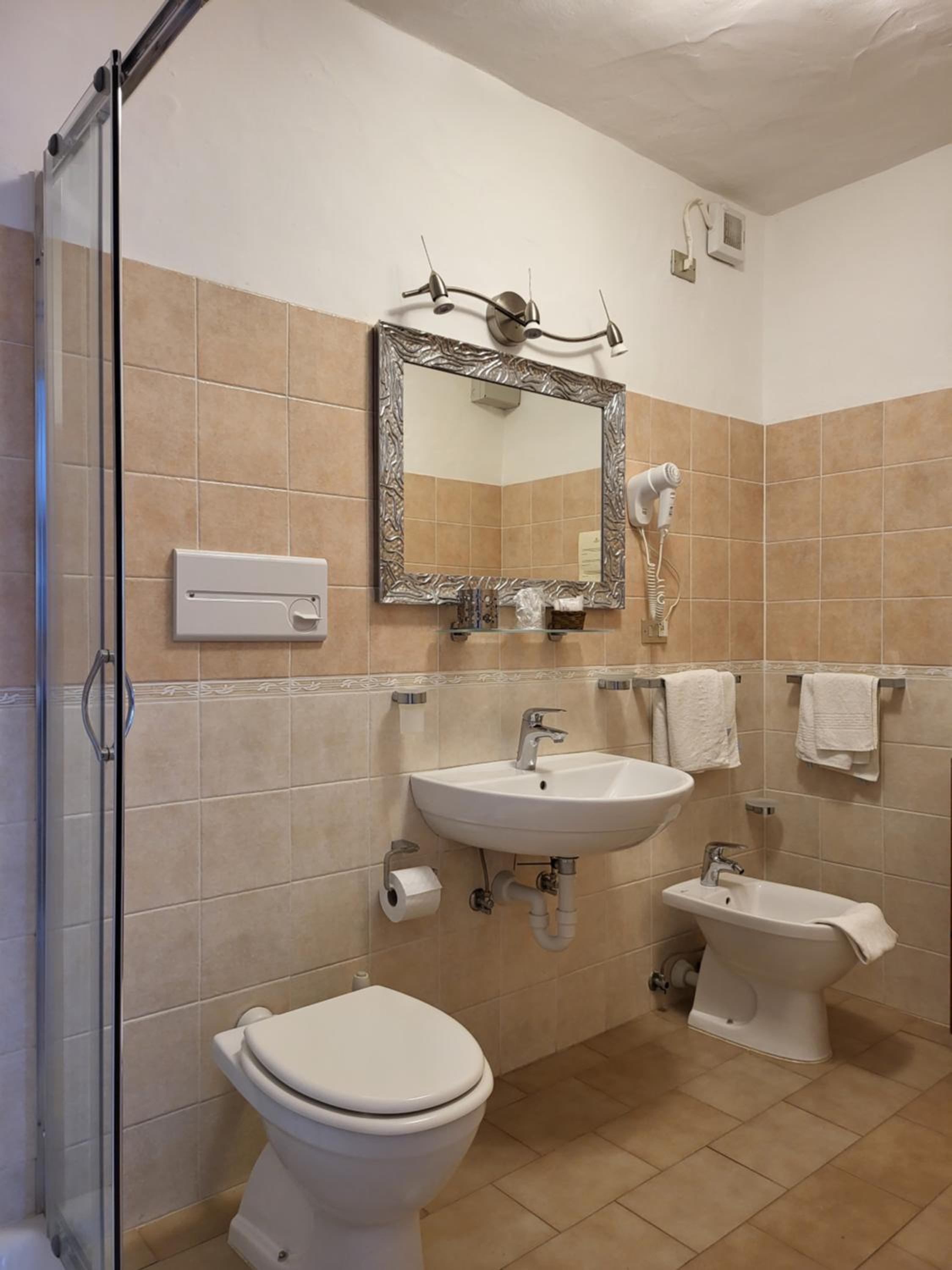 Double or Twin Room with Pool View - Photo 3