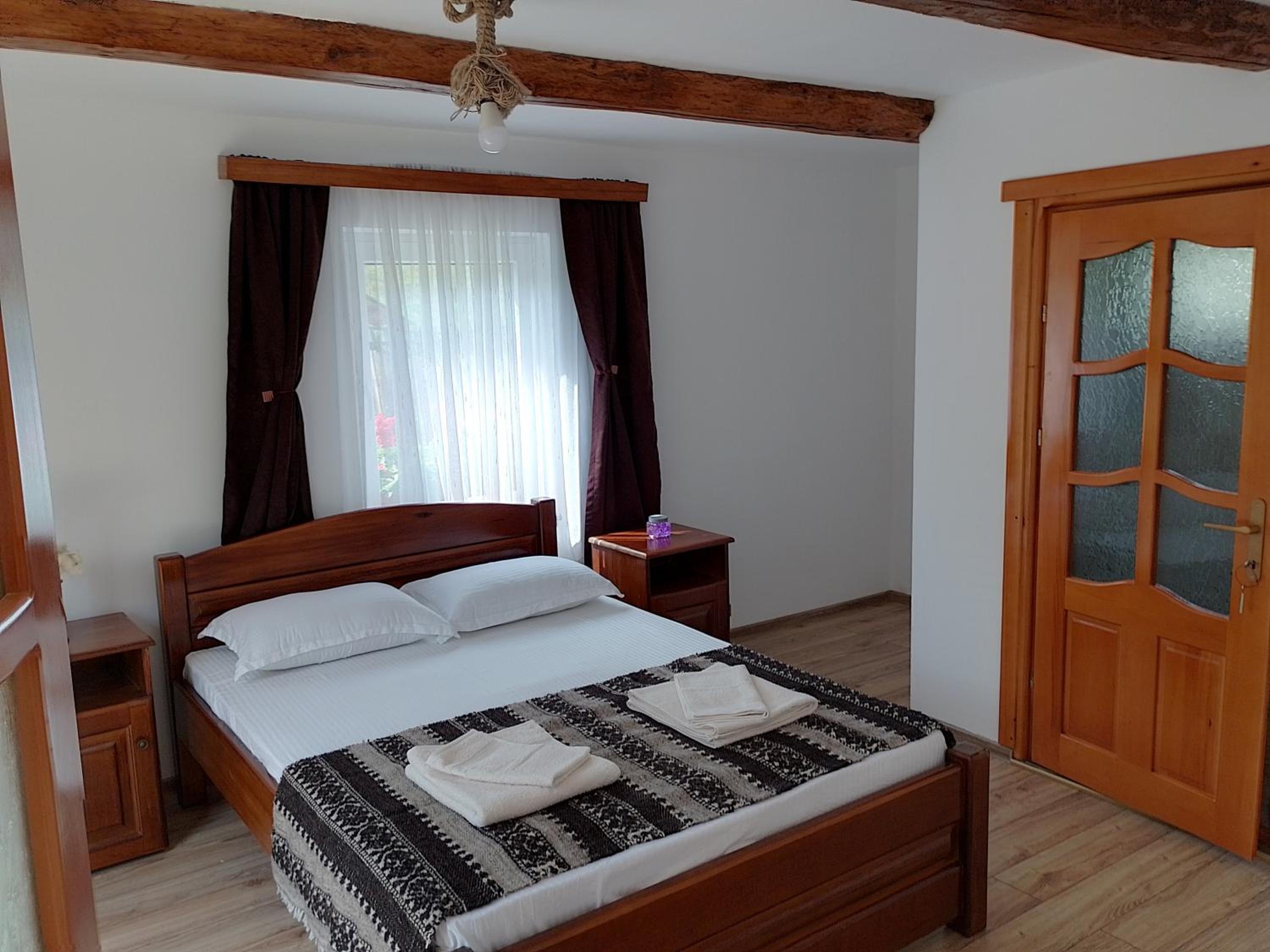Double Room - Photo 8