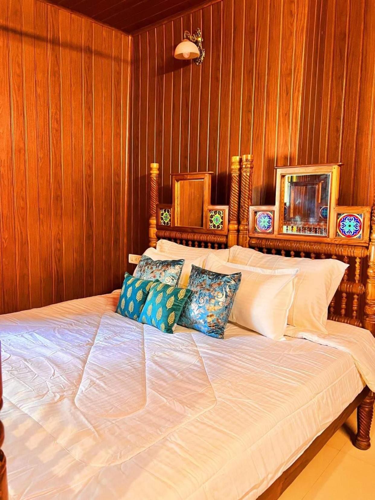 Deluxe King Room photo 1