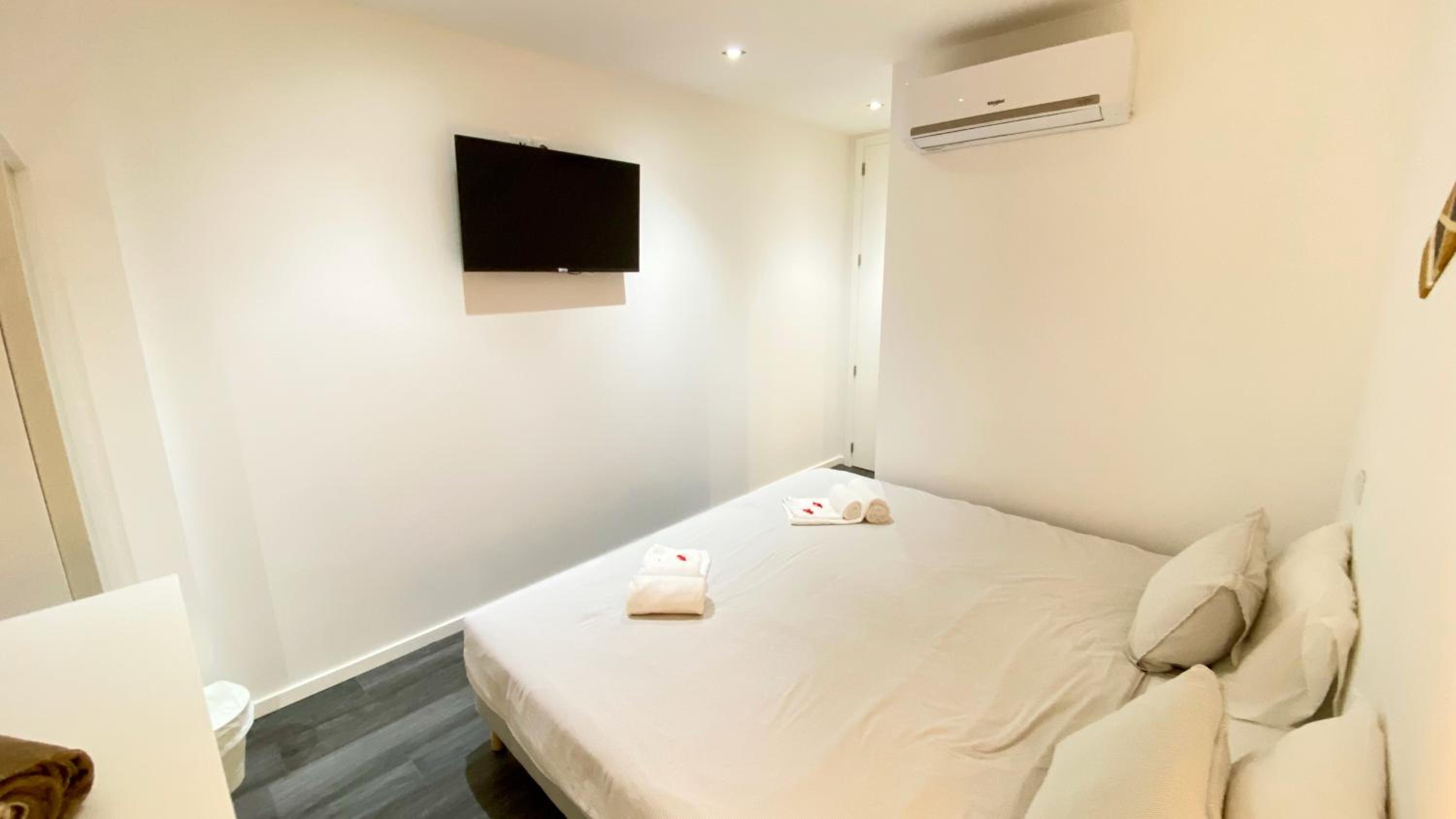Double or Twin Room - Photo 4
