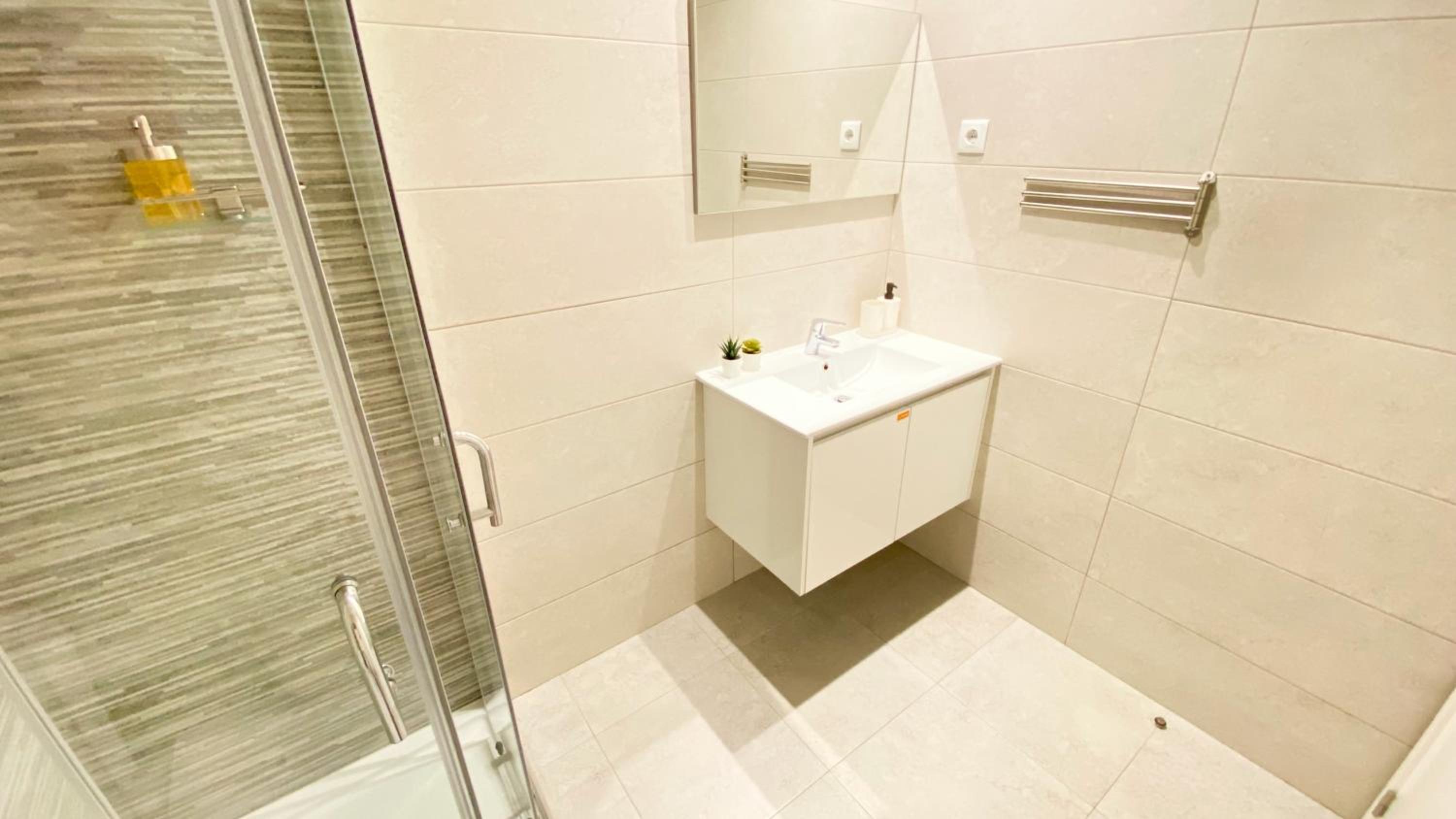 Double or Twin Room - Photo 6
