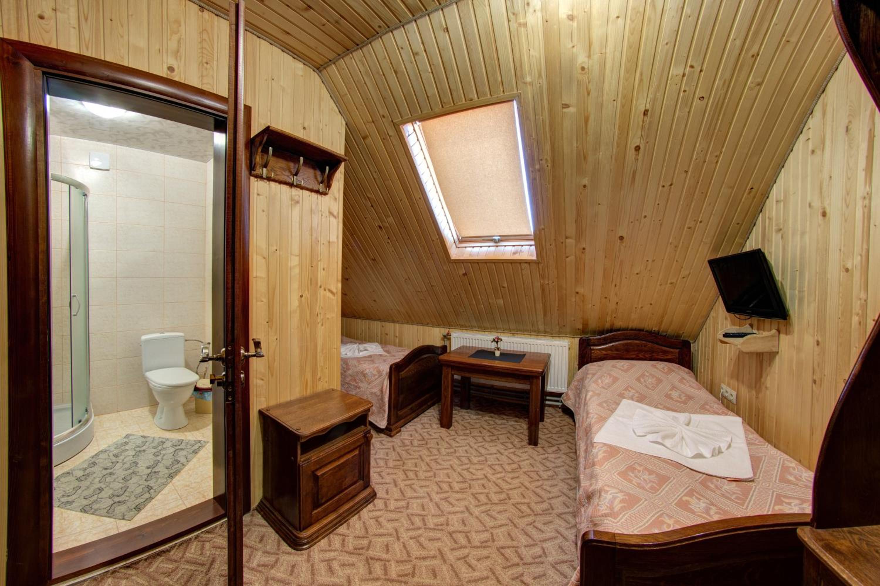 Standard Twin Room - Attic photo 3