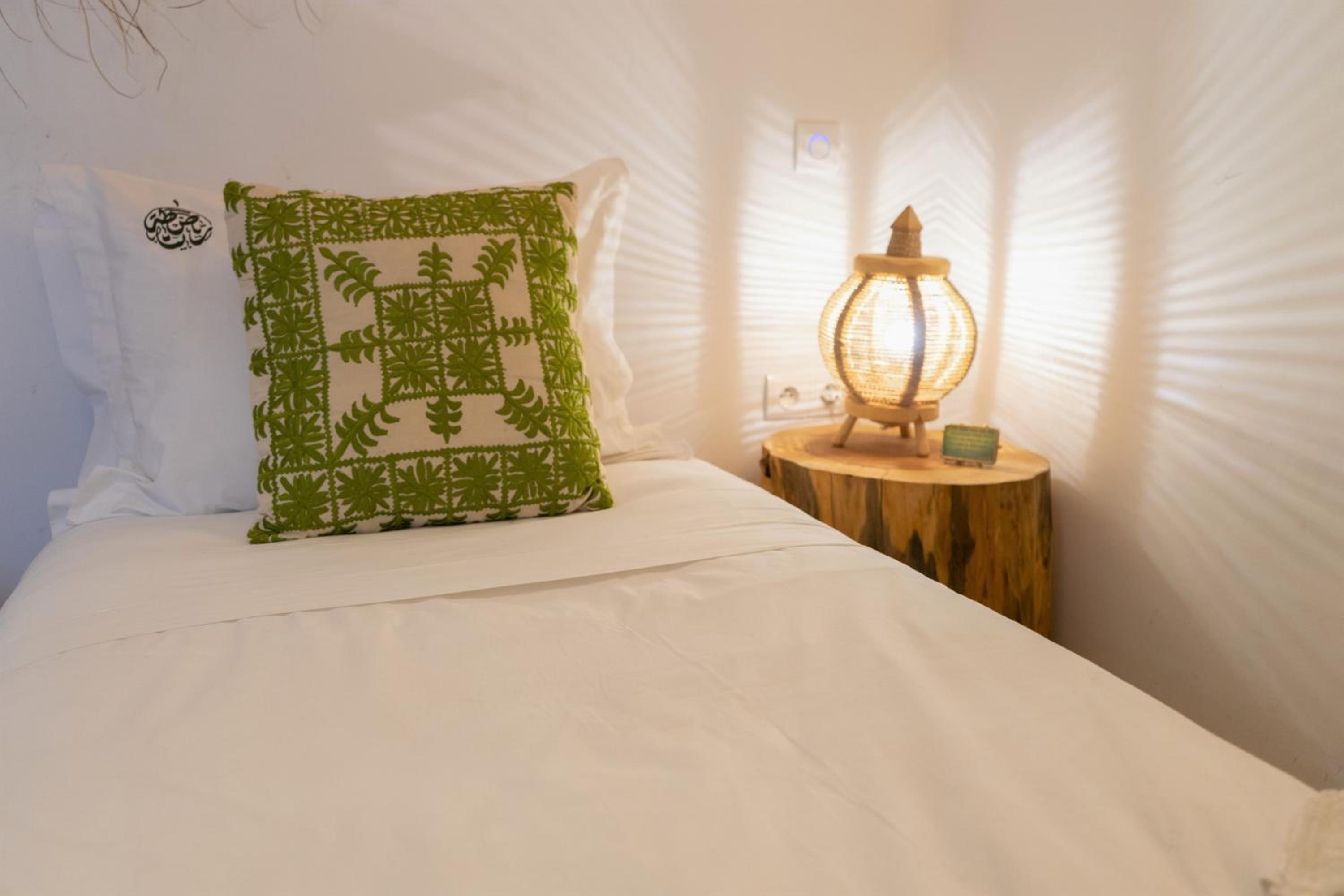 Double or Twin Room with Private Bathroom - Photo 8