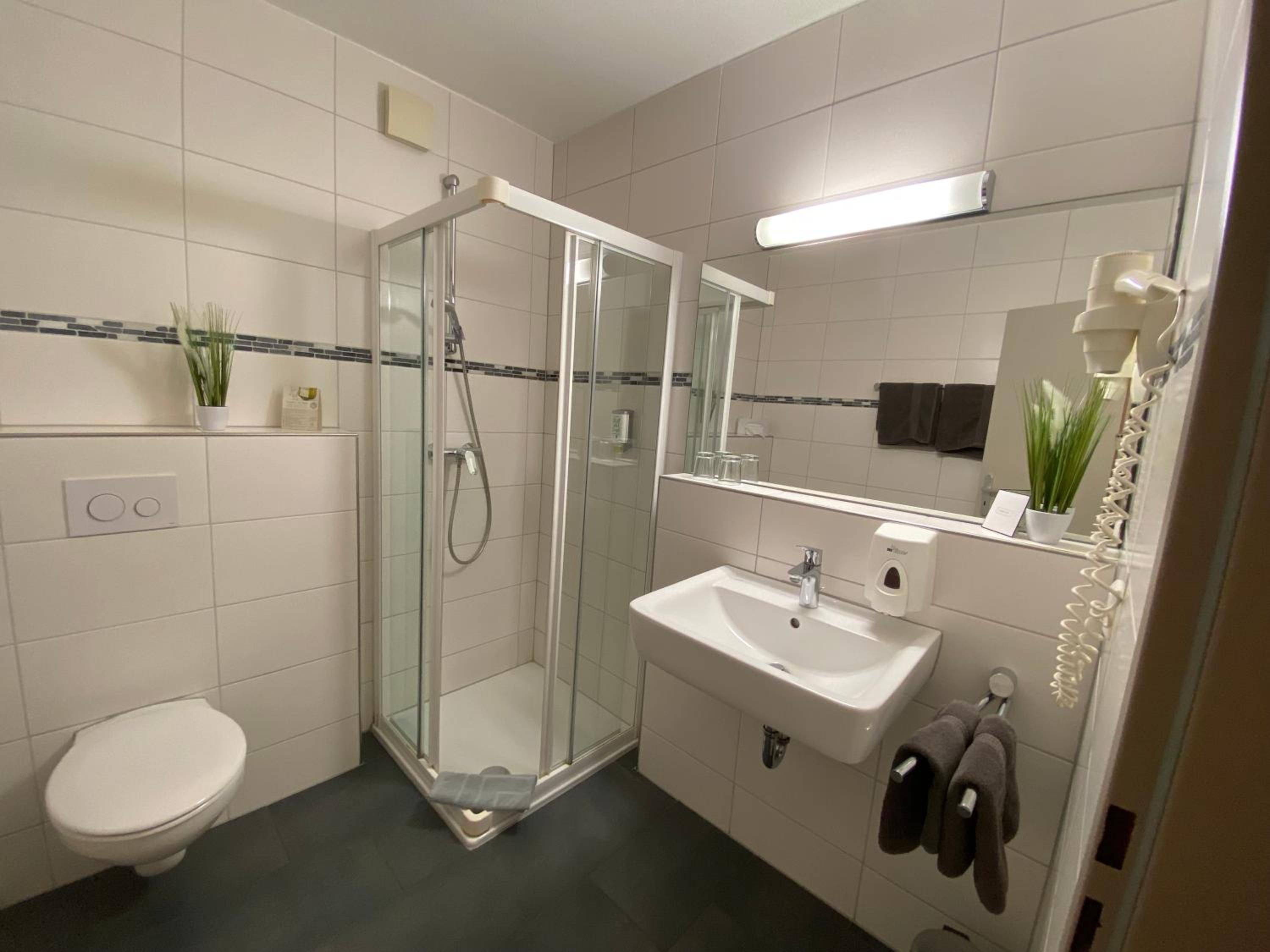 Double or Twin Room with Bathroom photo 3
