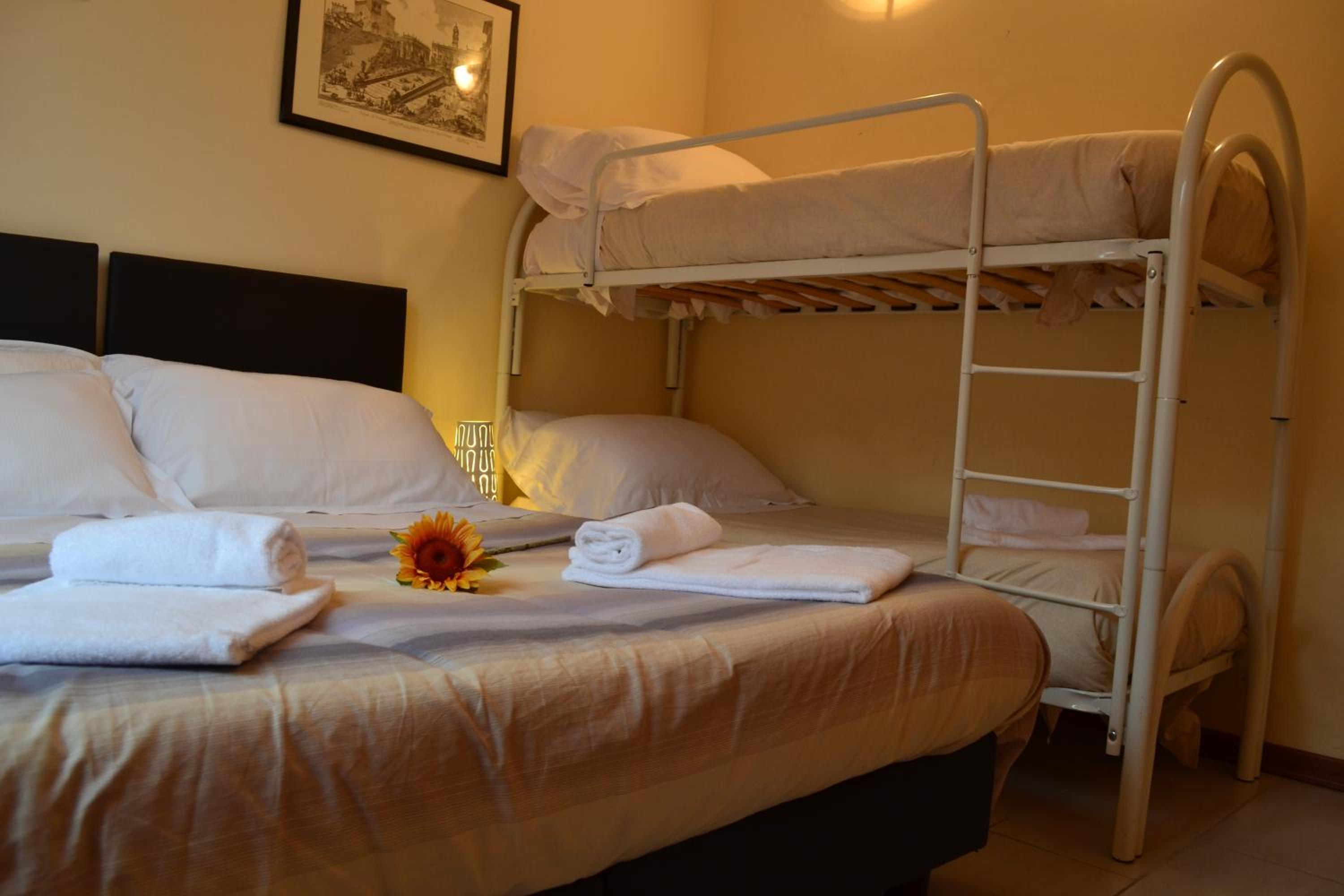 Budget Quadruple Room with Bunk Beds photo 1