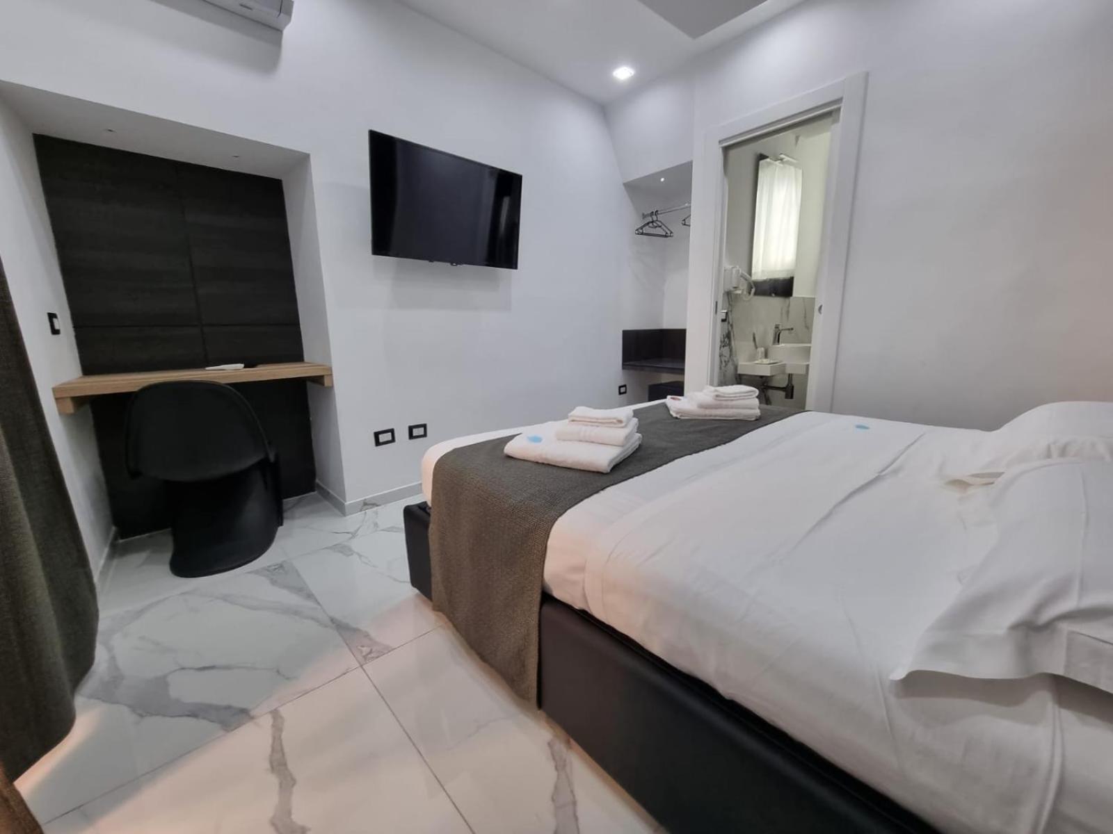 Deluxe Double or Twin Room photo 2