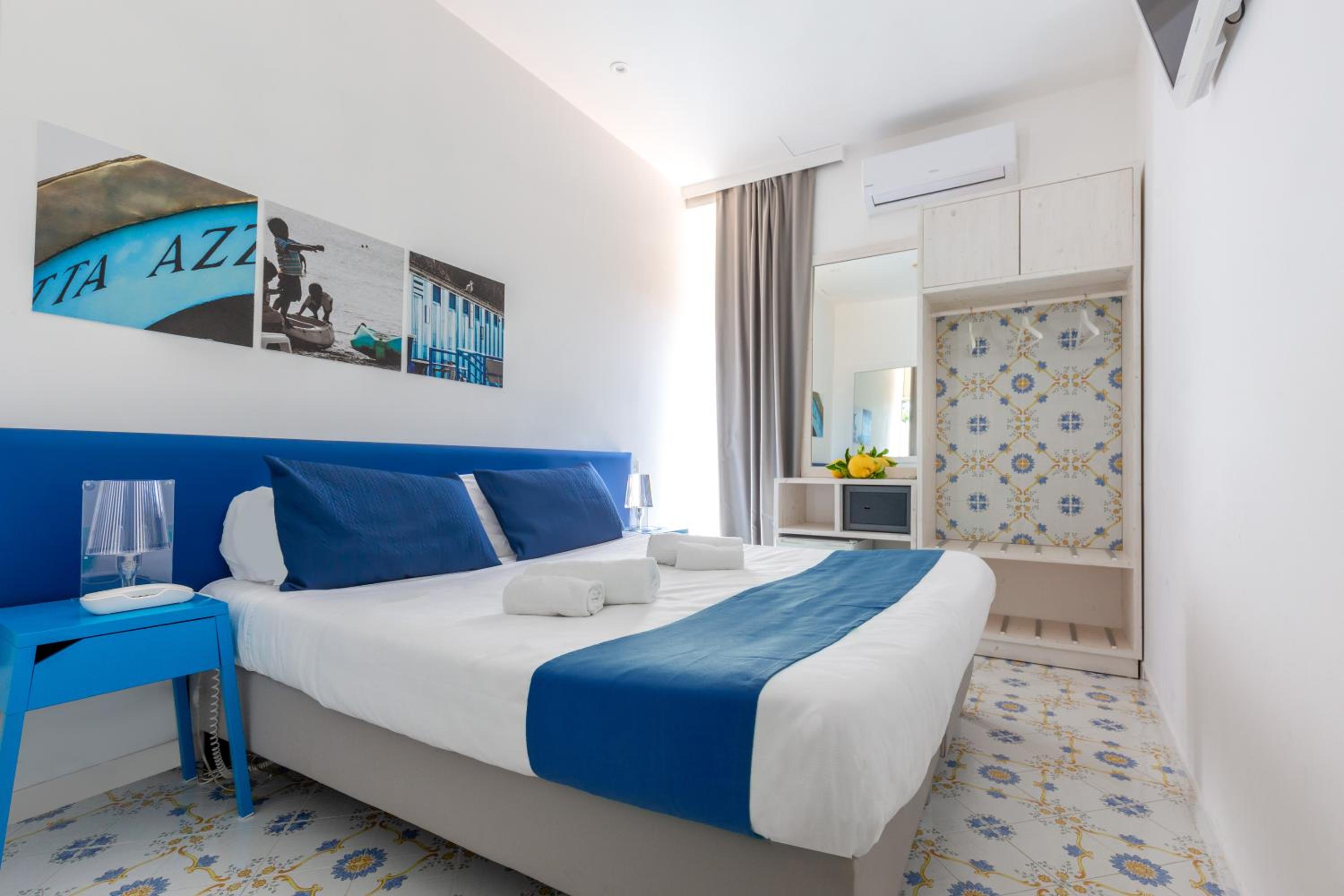 Double or Twin Room with Sea View - Photo 18