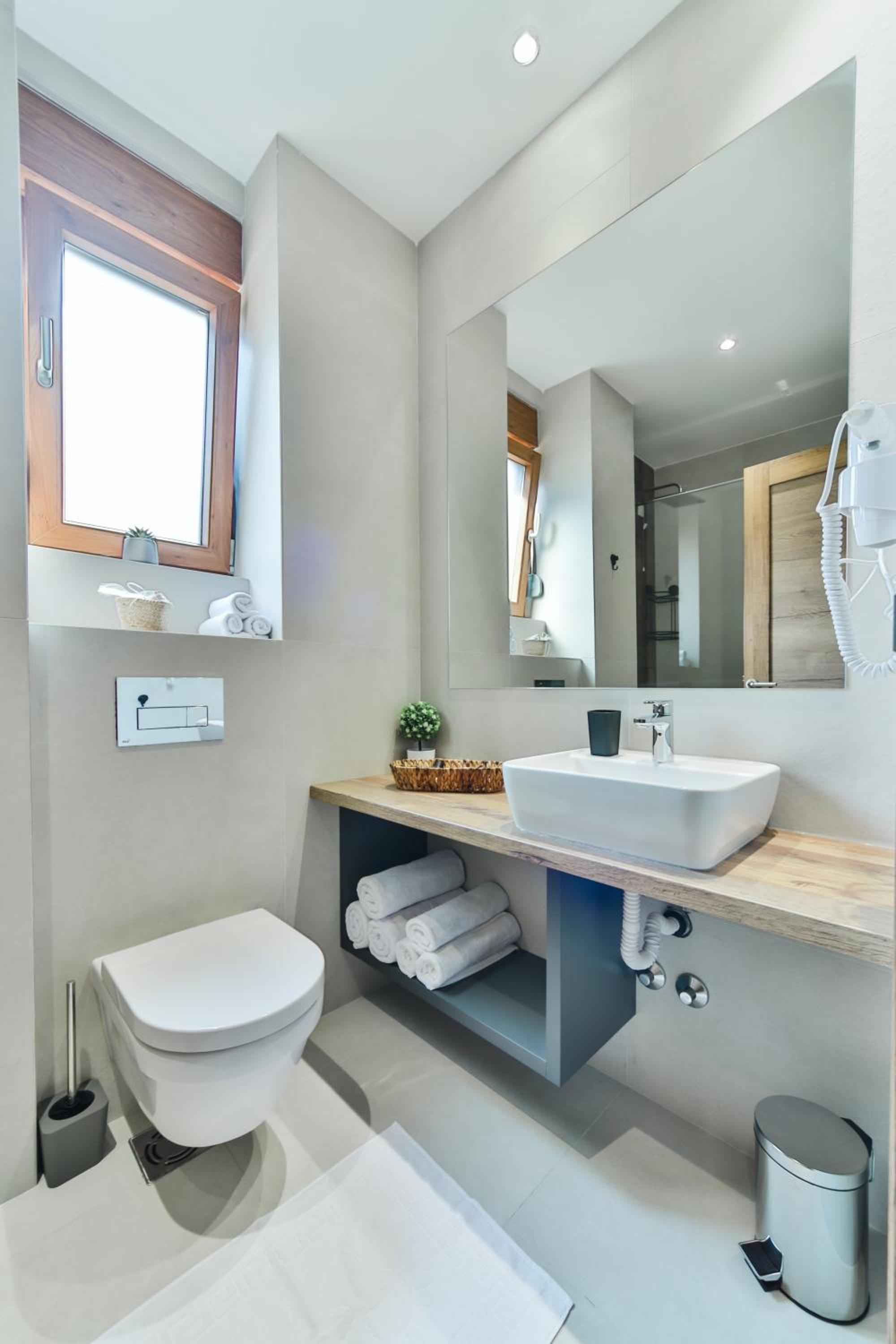 Standard Double or Twin Room - Photo 3