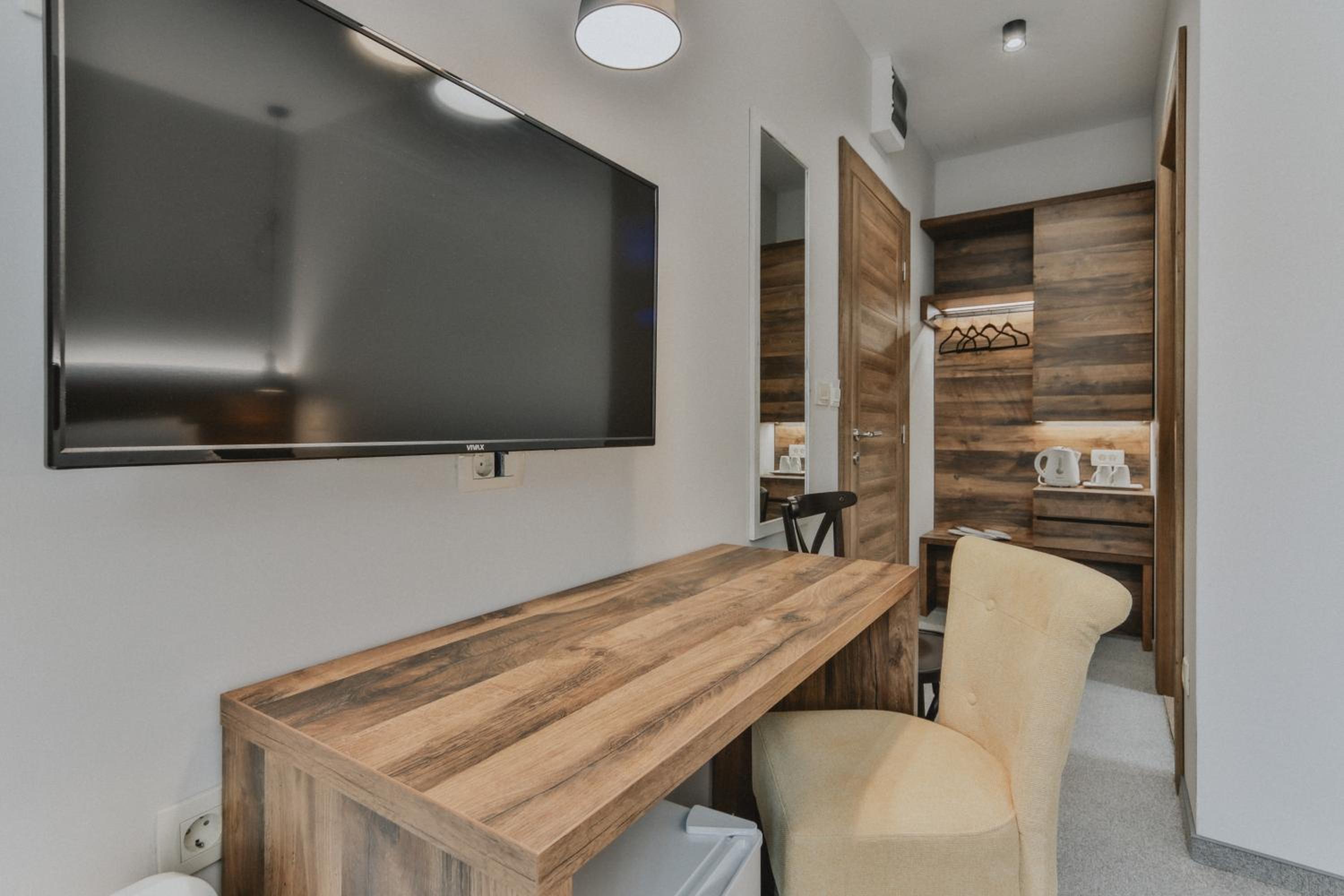 Standard Double or Twin Room - Photo 7