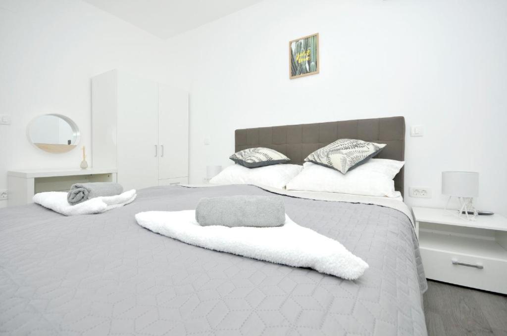 Two-Bedroom Apartment - Photo 11