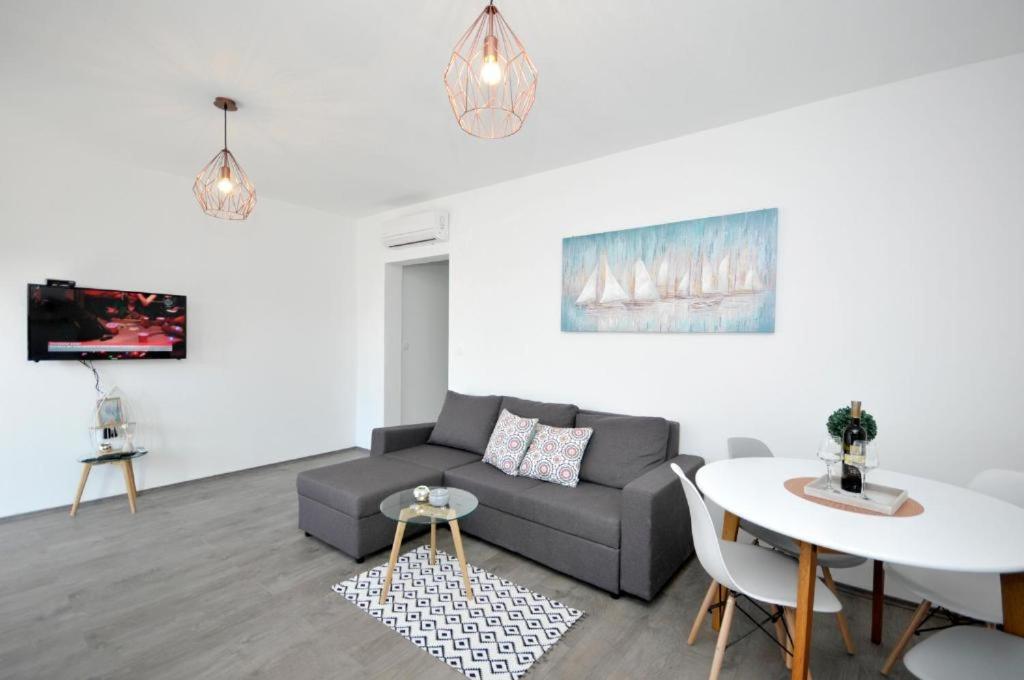 Two-Bedroom Apartment - Photo 6
