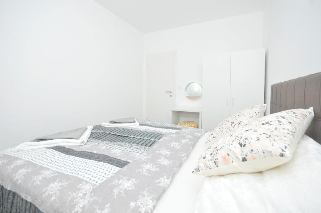 Two-Bedroom Apartment - Photo 7