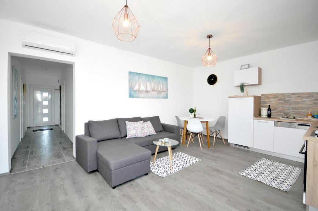 Two-Bedroom Apartment - Photo 8