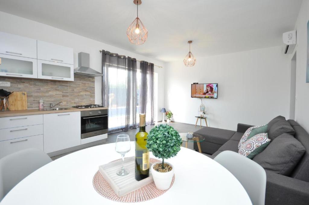 Two-Bedroom Apartment - Photo 9