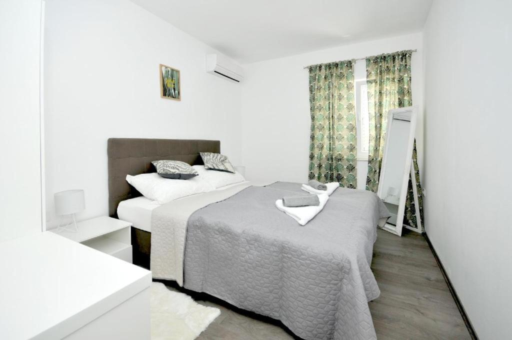 Two-Bedroom Apartment - Photo 10