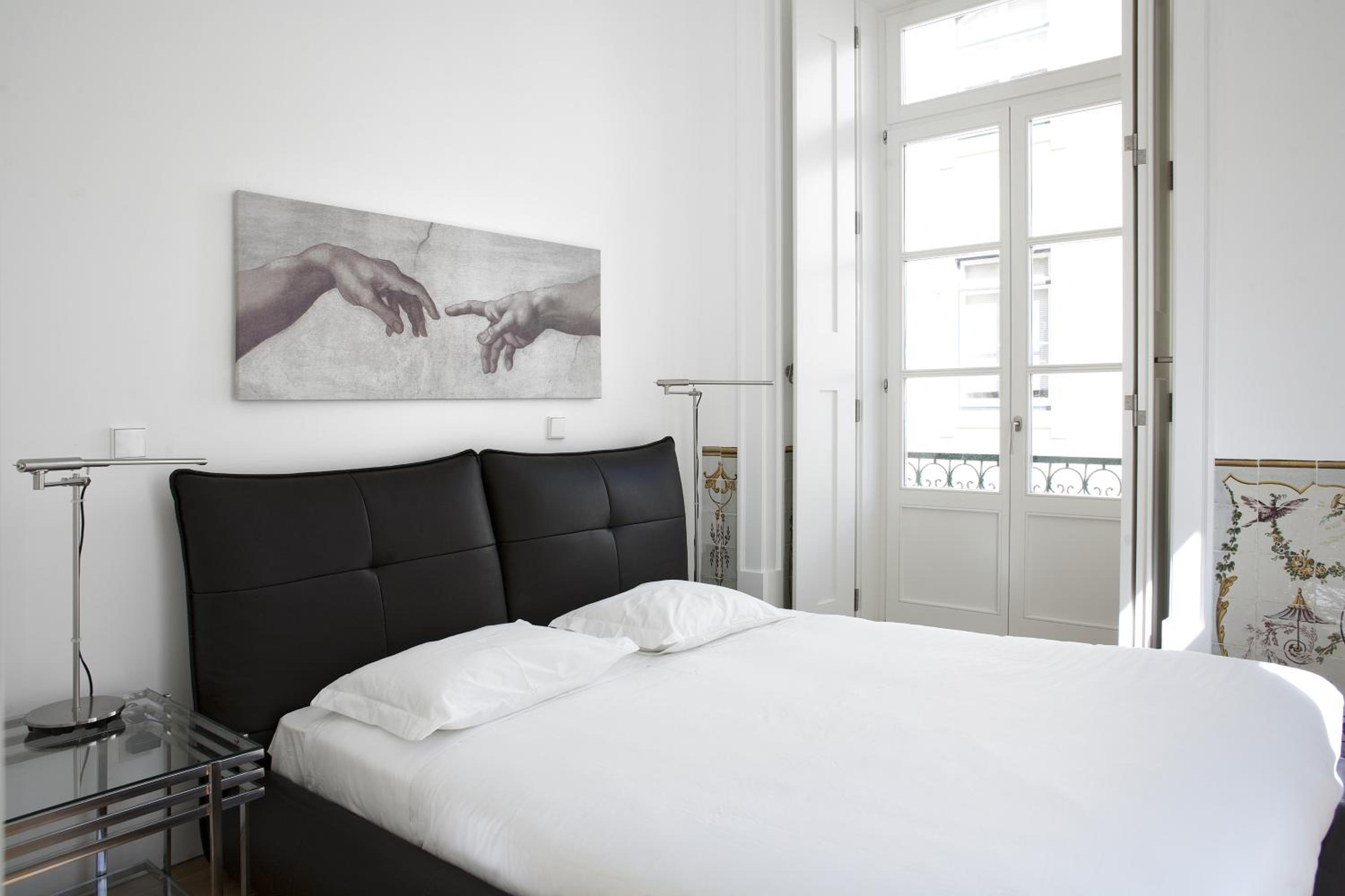 Deluxe One-Bedroom Apartment - Photo 16