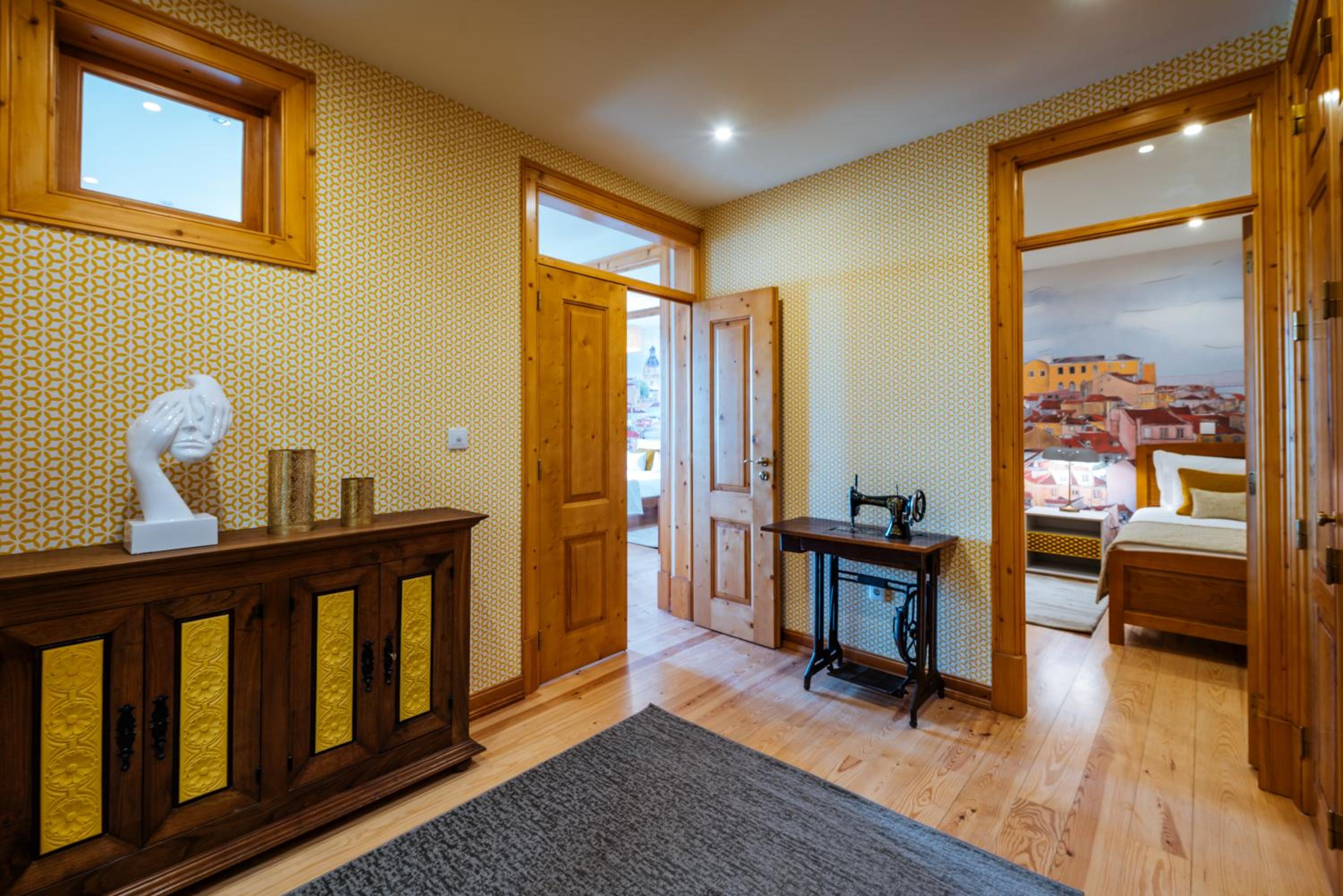Family Two-Bedroom Apartment with River View  - Photo 14