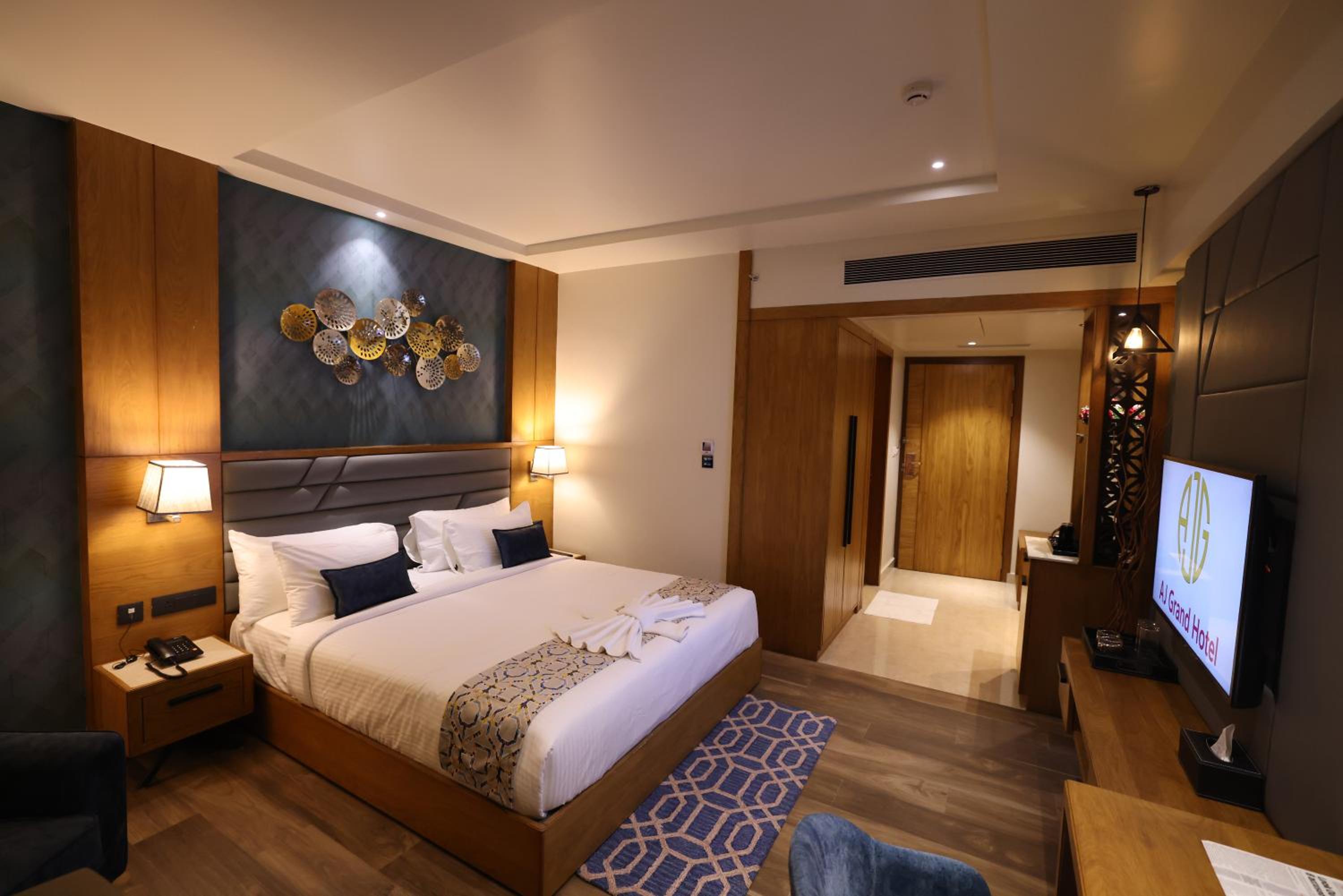 Deluxe King Room - Photo 4
